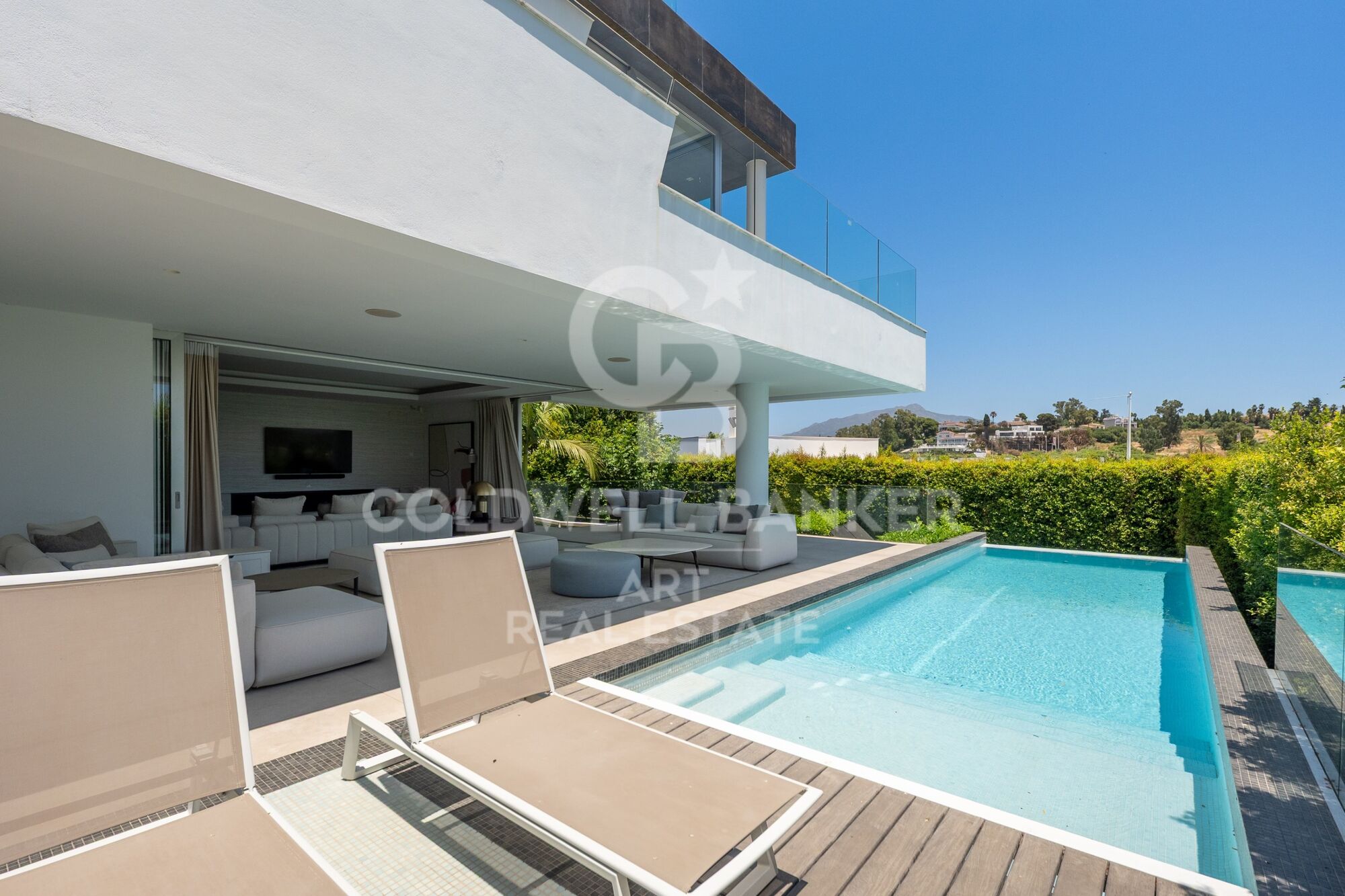 Contemporary Villa by the Golf Course with Panoramic Views