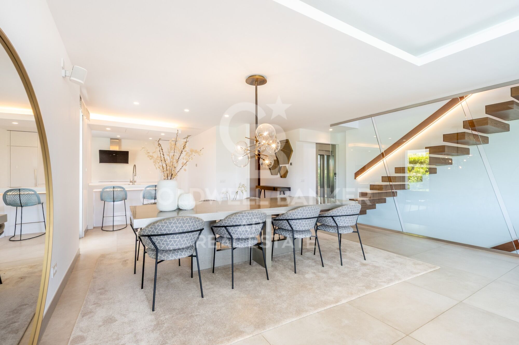Contemporary Villa by the Golf Course with Panoramic Views