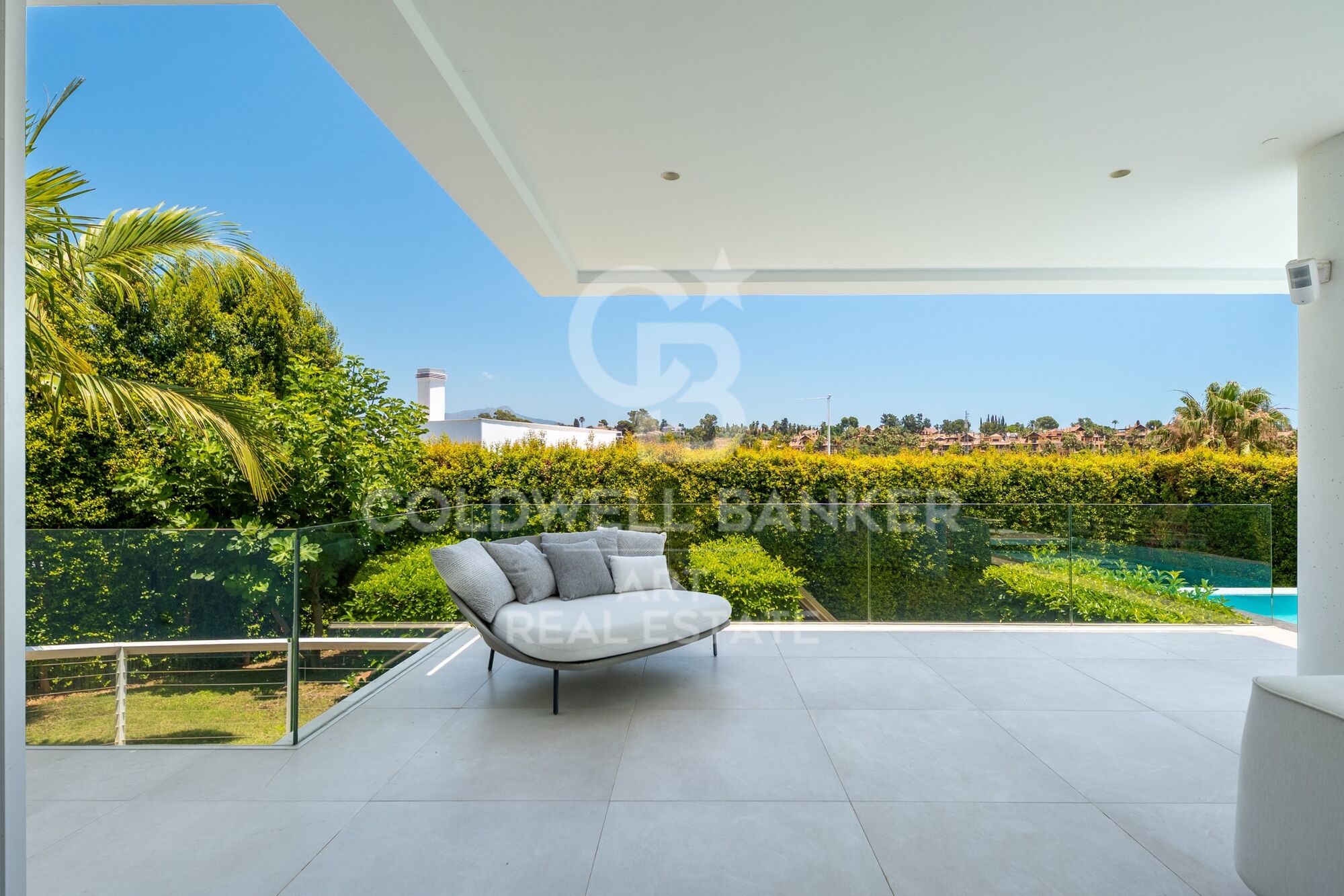Contemporary Villa by the Golf Course with Panoramic Views