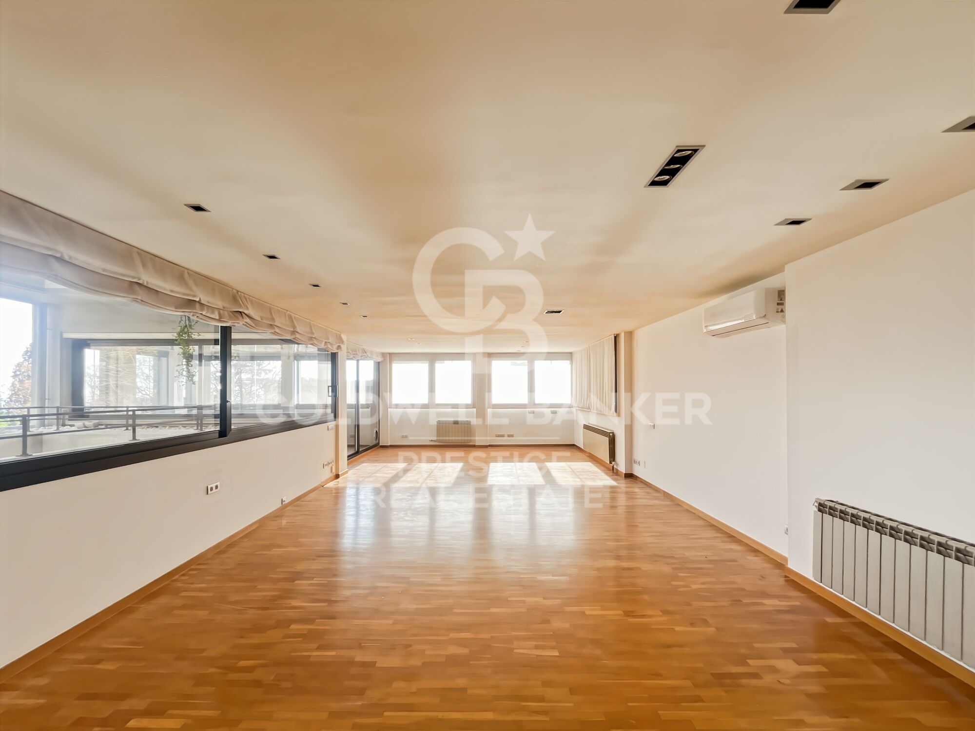 Apartment for sale in Finestrelles with 2 parking spaces and communal pool
