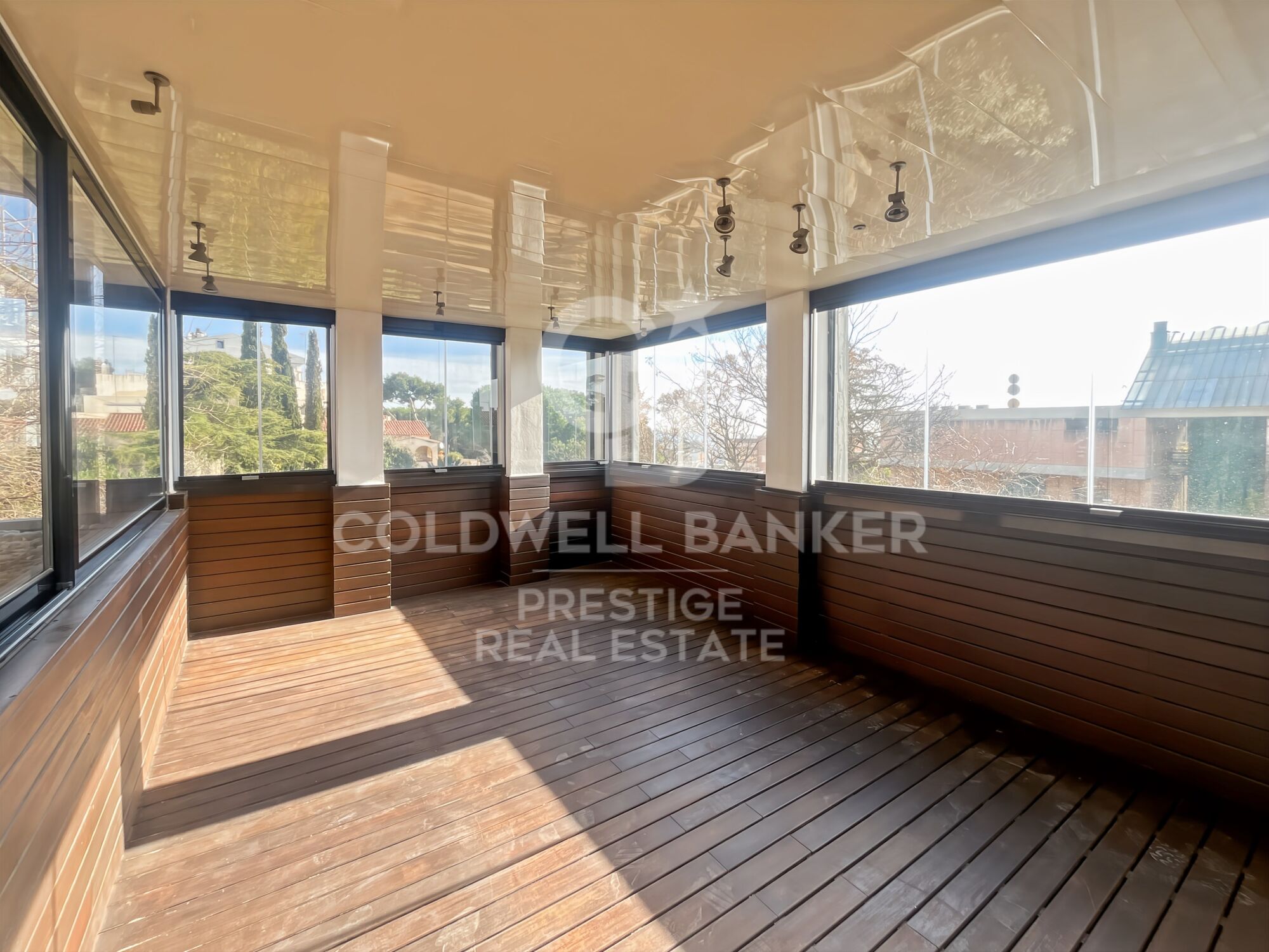 Apartment for sale in Finestrelles with 2 parking spaces and communal pool