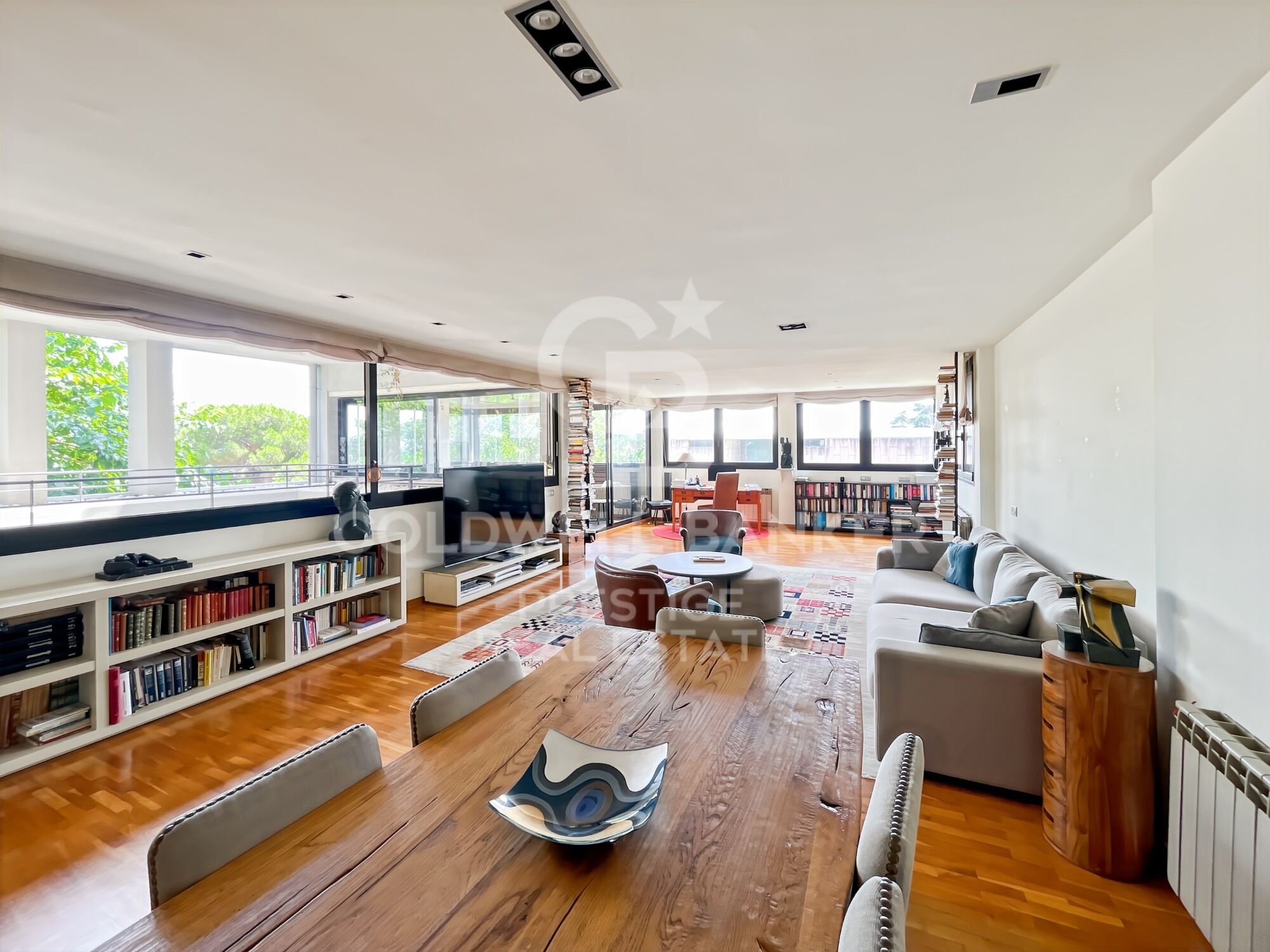 Apartment for sale in Finestrelles with 2 parking spaces and communal pool
