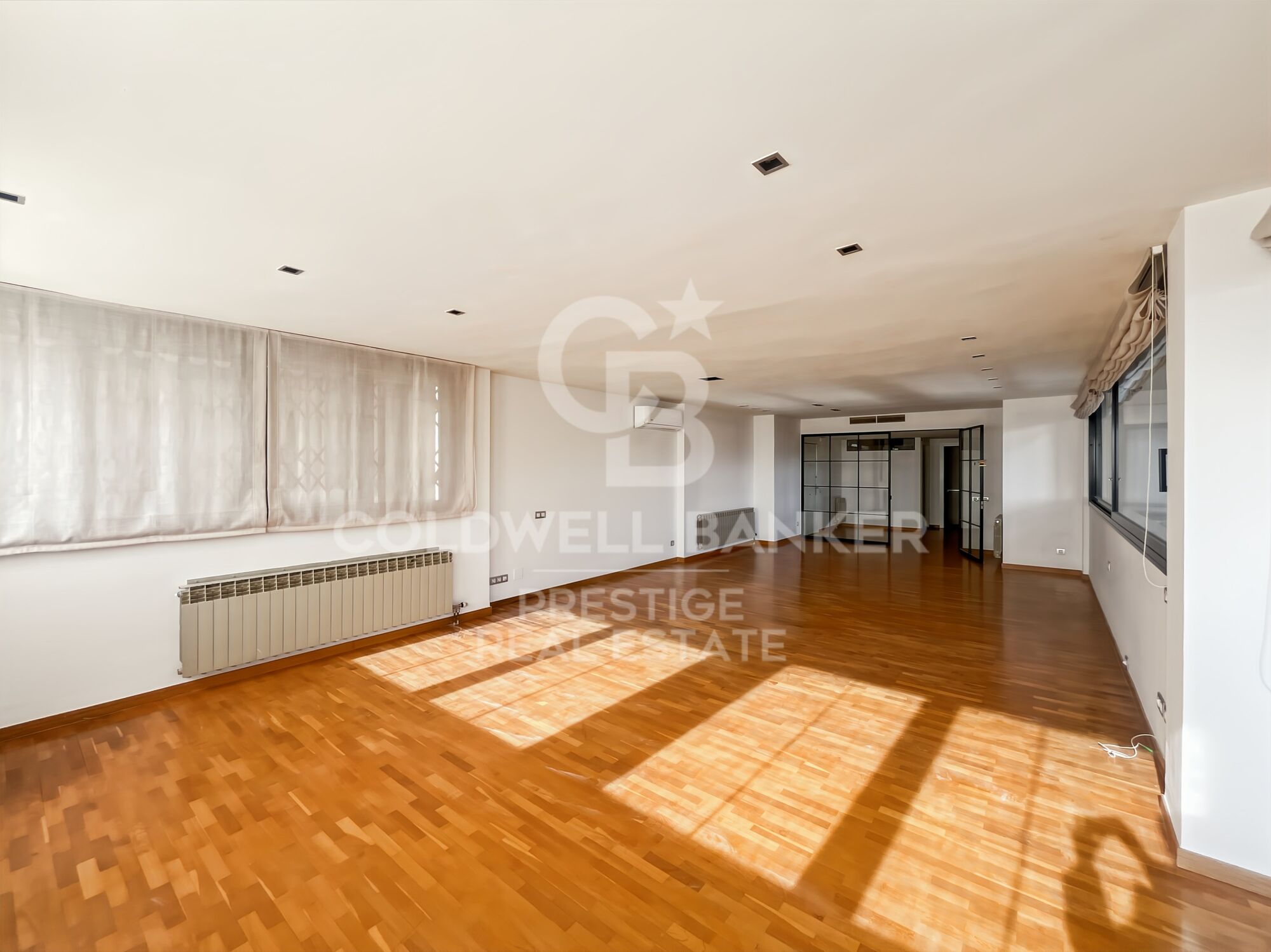 Apartment for sale in Finestrelles with 2 parking spaces and communal pool