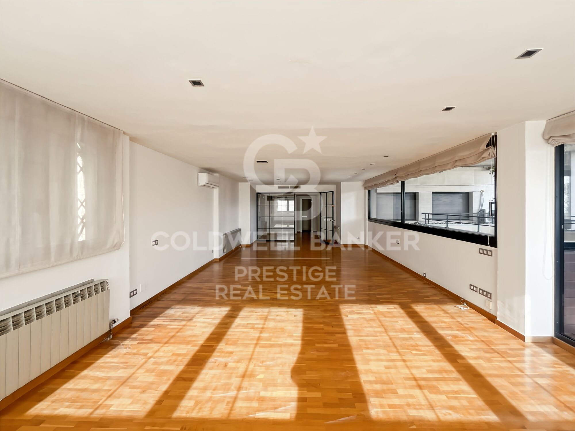 Apartment for sale in Finestrelles with 2 parking spaces and communal pool