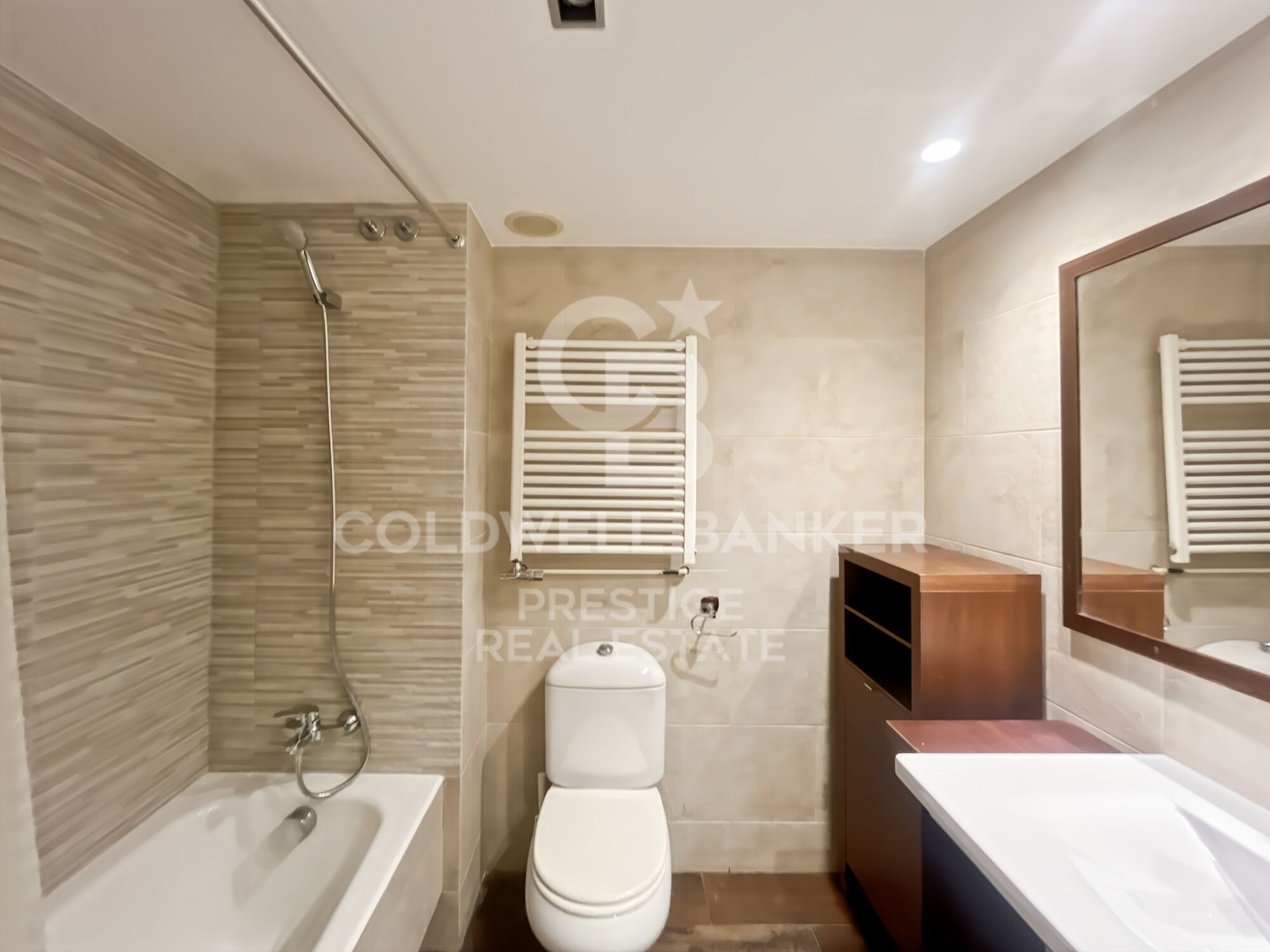 Apartment for sale in Finestrelles with 2 parking spaces and communal pool