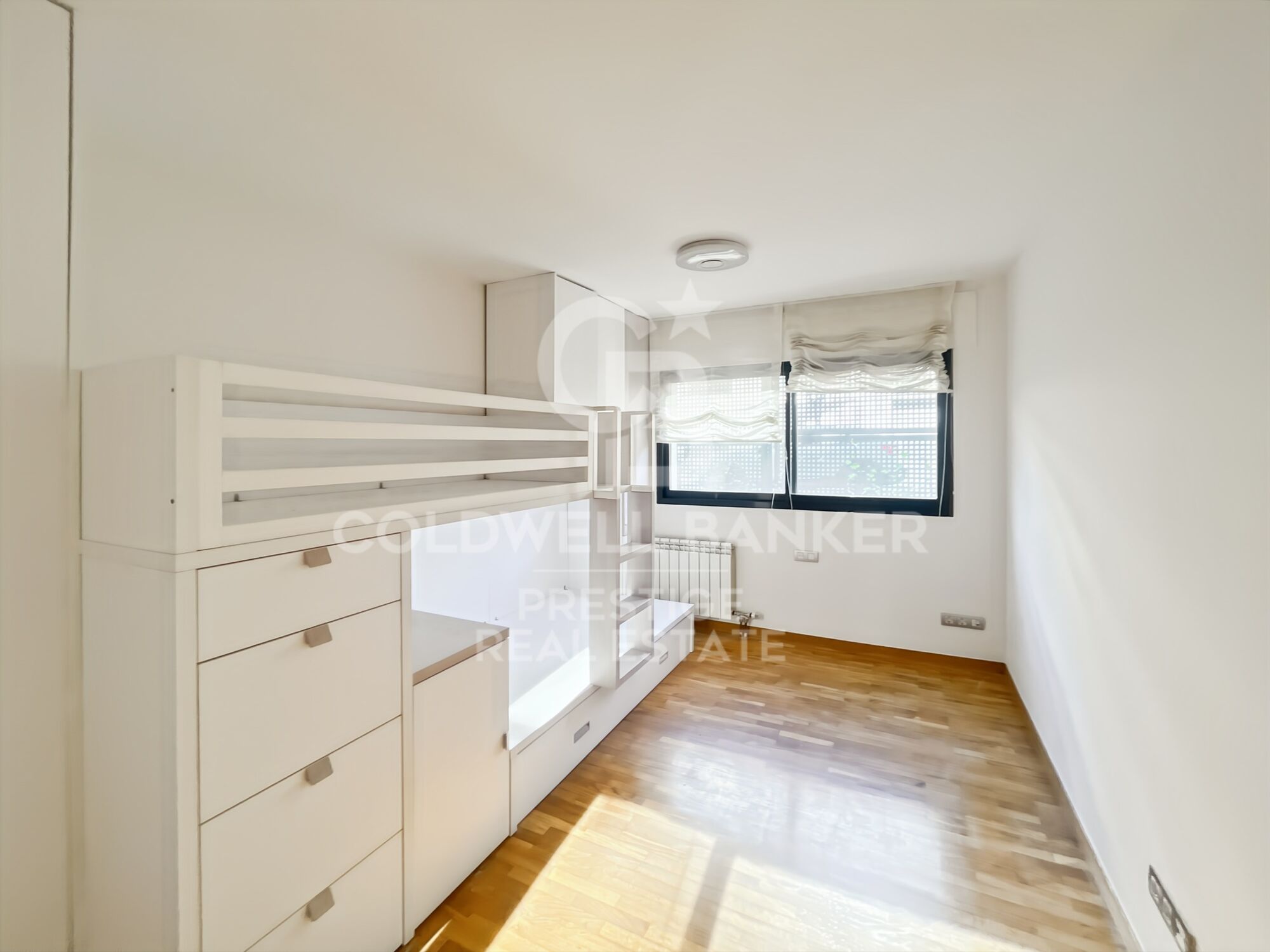 Apartment for sale in Finestrelles with 2 parking spaces and communal pool