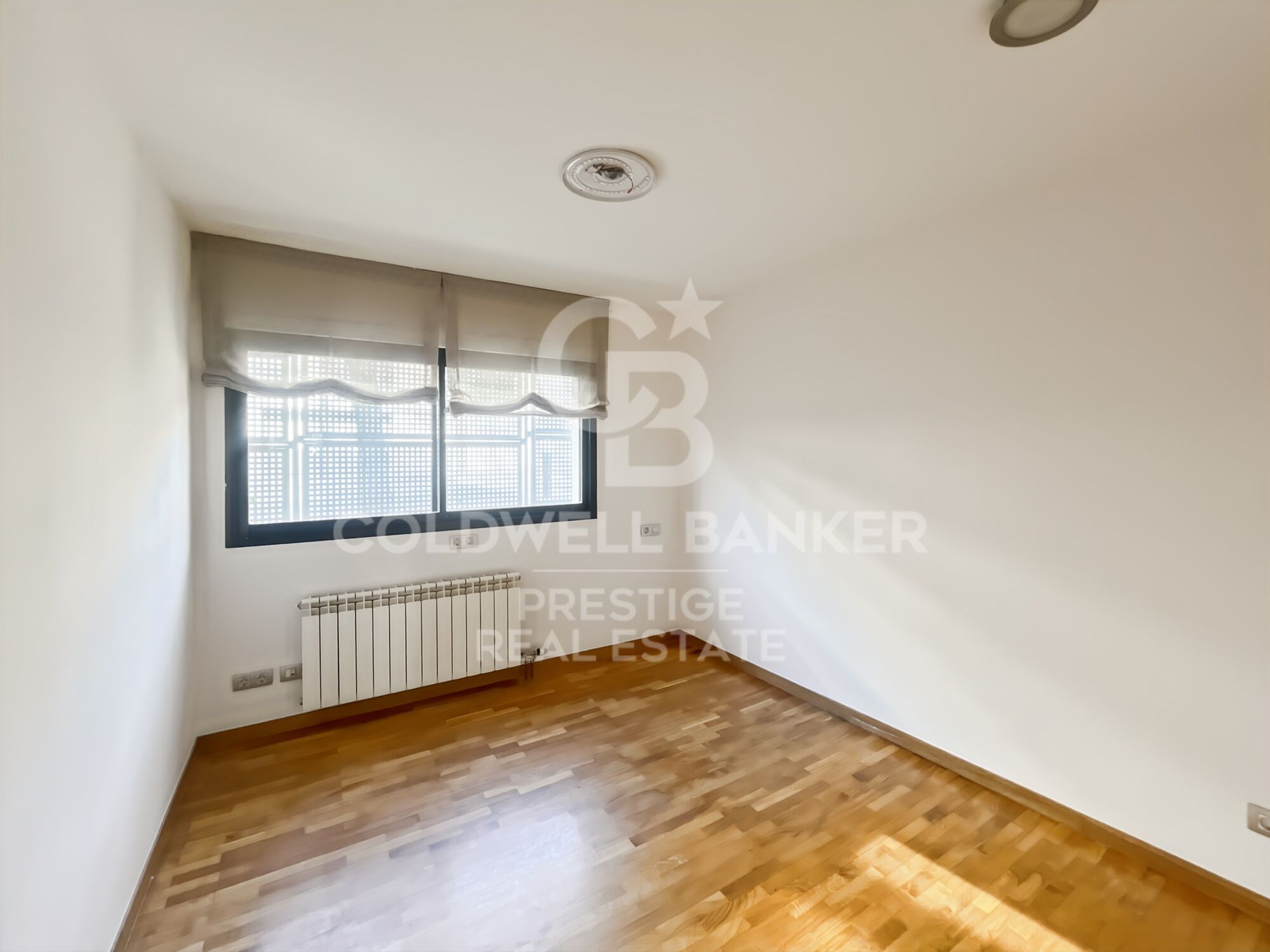 Apartment for sale in Finestrelles with 2 parking spaces and communal pool