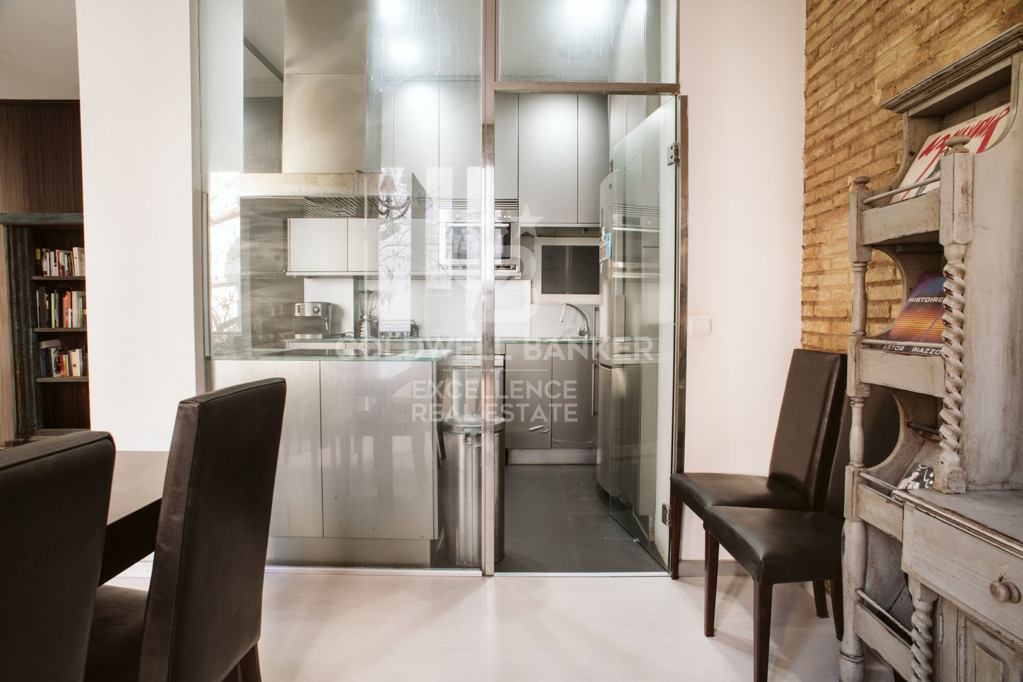 Piso contemporáneo para entrar a vivir en calle Ciscar, L'Eixample.