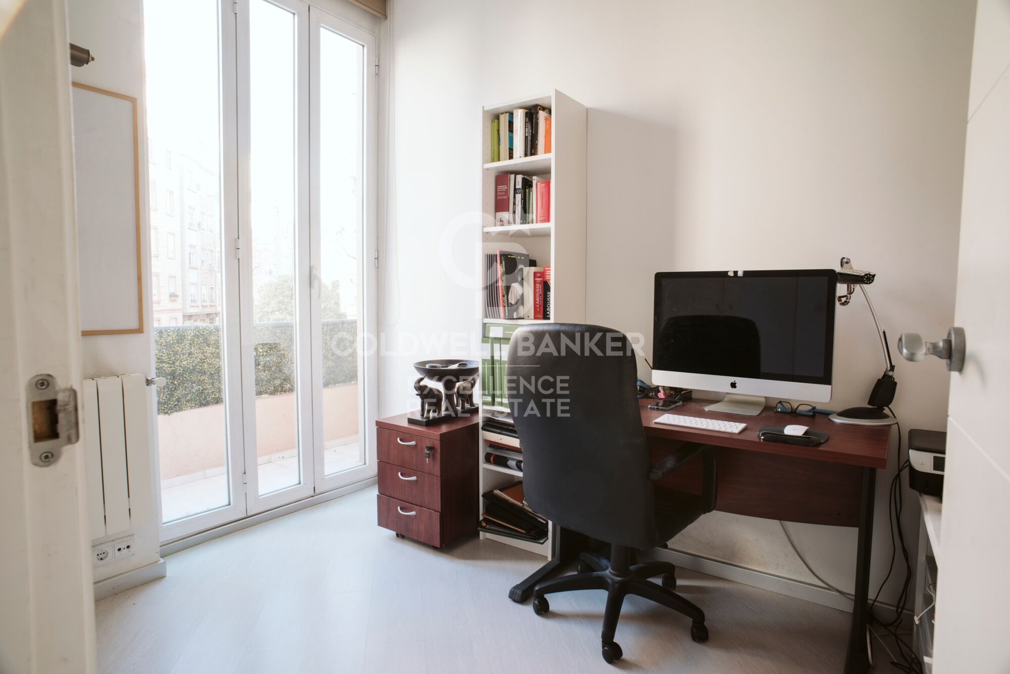 Piso contemporáneo para entrar a vivir en calle Ciscar, L'Eixample.