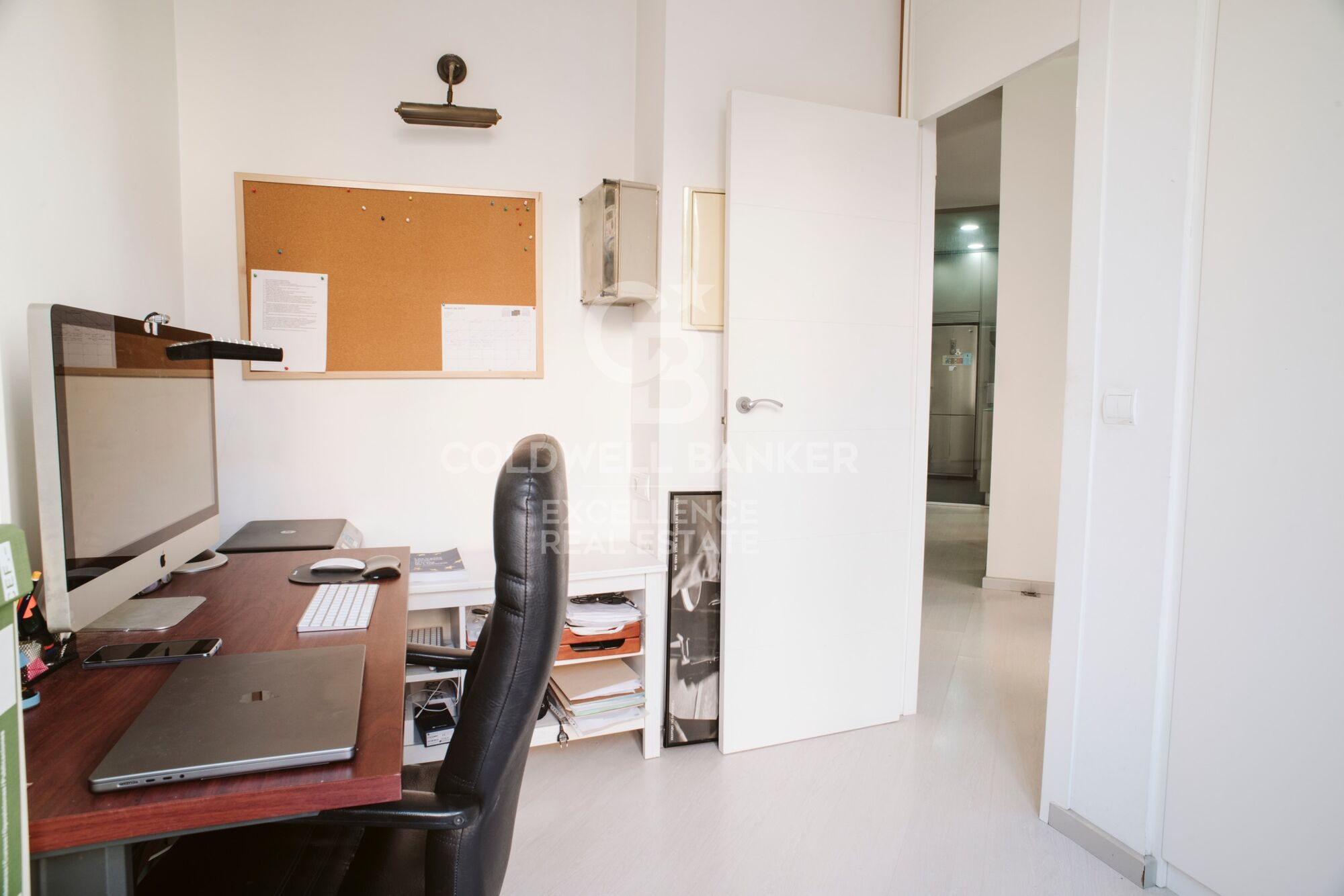 Piso contemporáneo para entrar a vivir en calle Ciscar, L'Eixample.