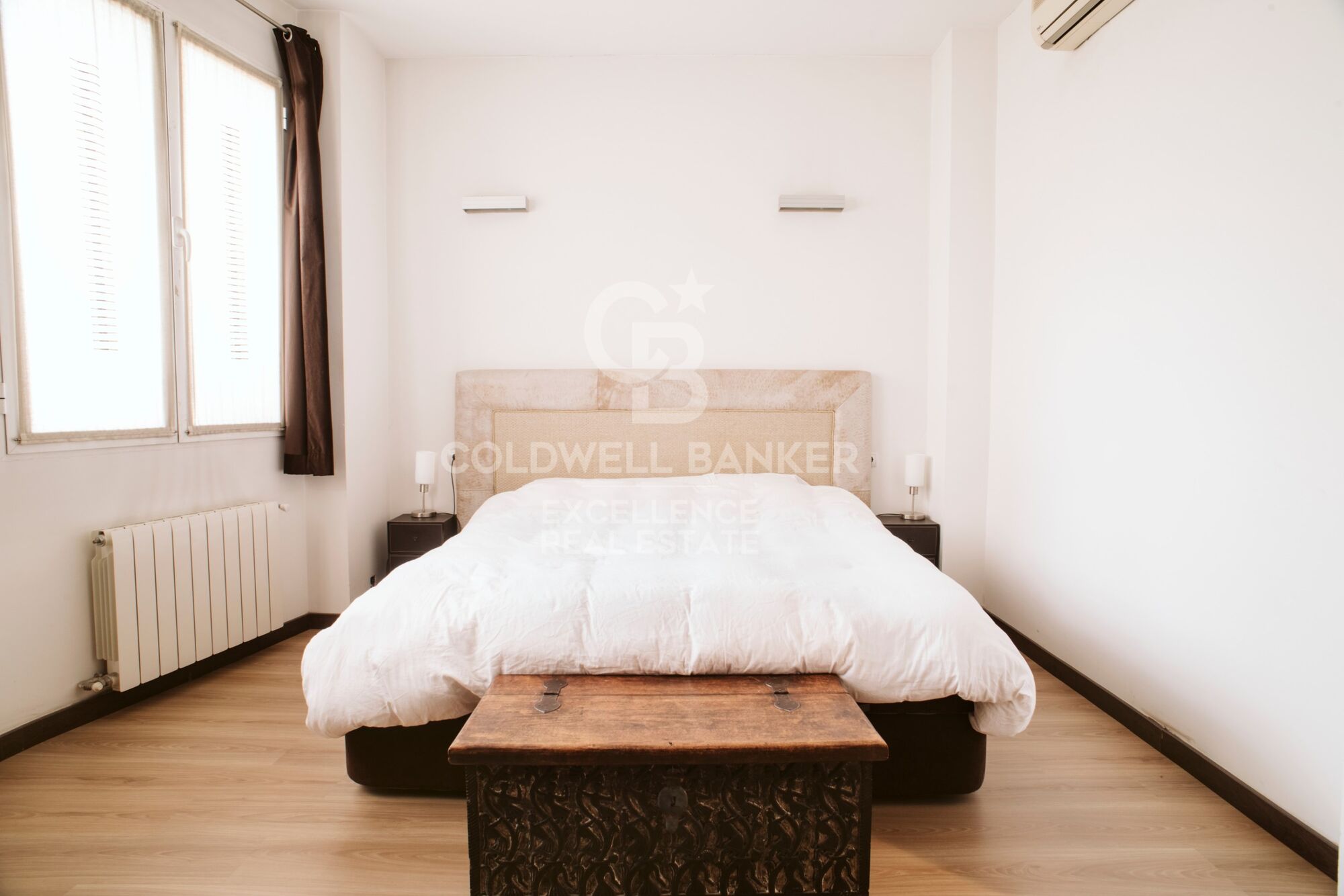 Piso contemporáneo para entrar a vivir en calle Ciscar, L'Eixample.