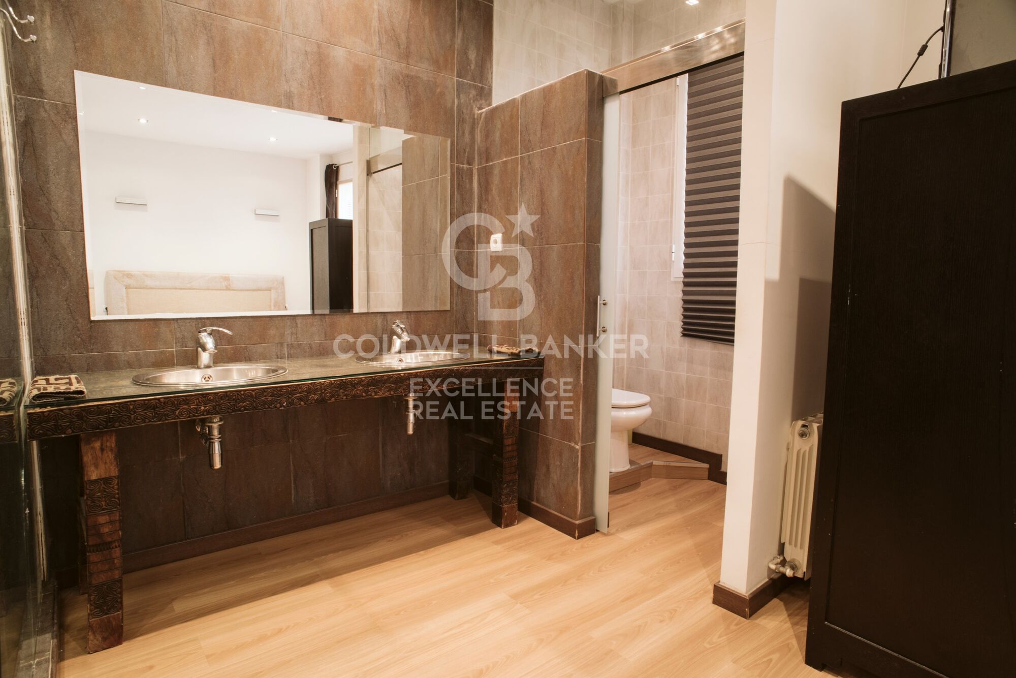 Piso contemporáneo para entrar a vivir en calle Ciscar, L'Eixample.