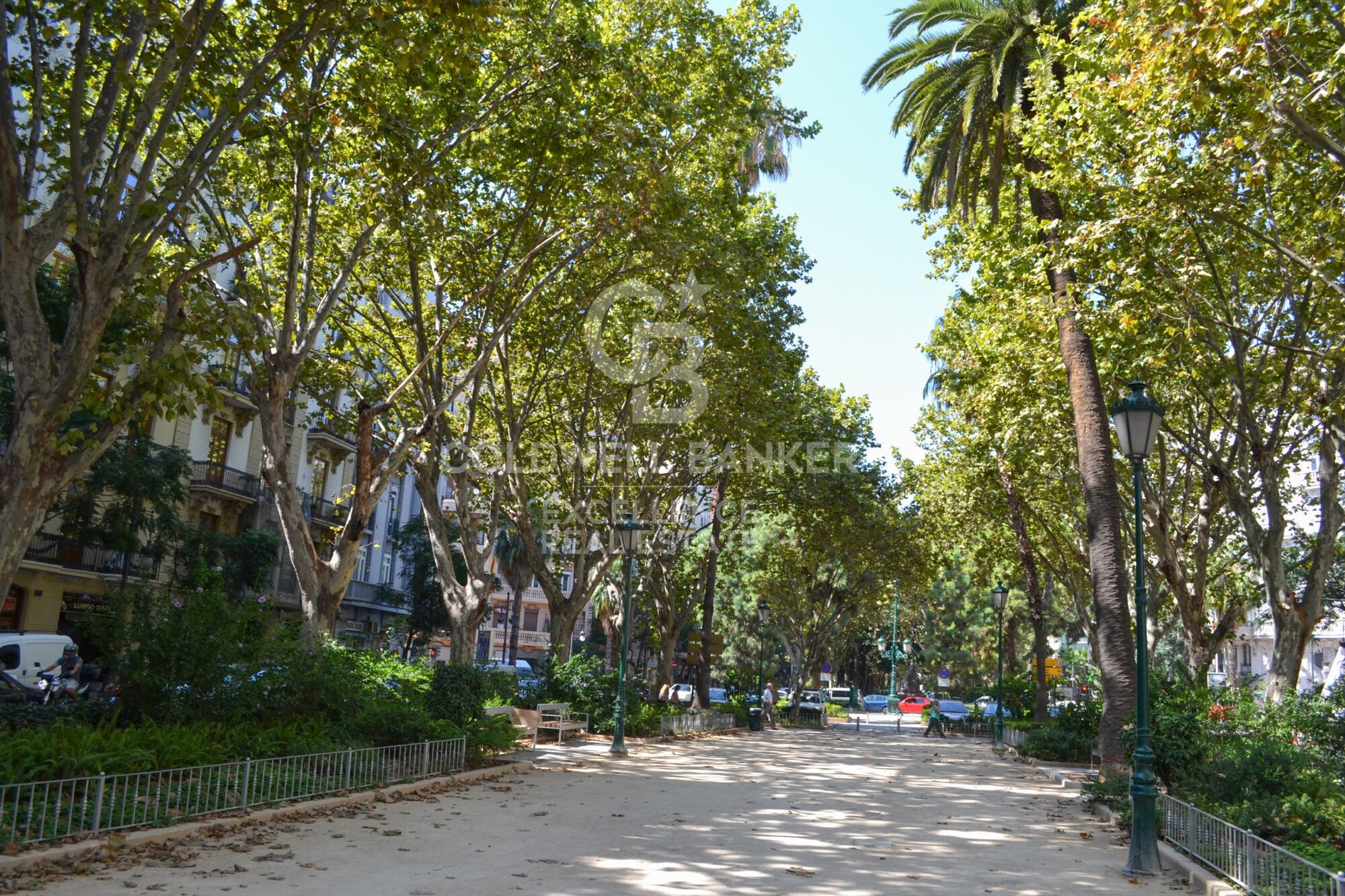 Piso contemporáneo para entrar a vivir en calle Ciscar, L'Eixample.