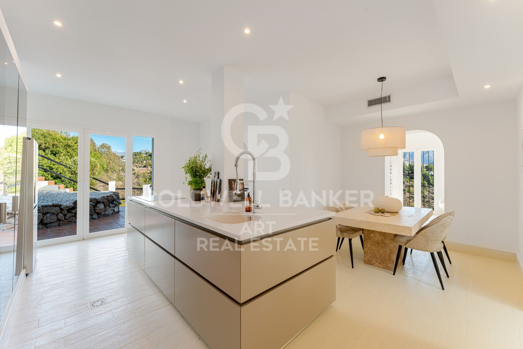 Exclusive property with exceptional potential in El Madroñal, Benahavís