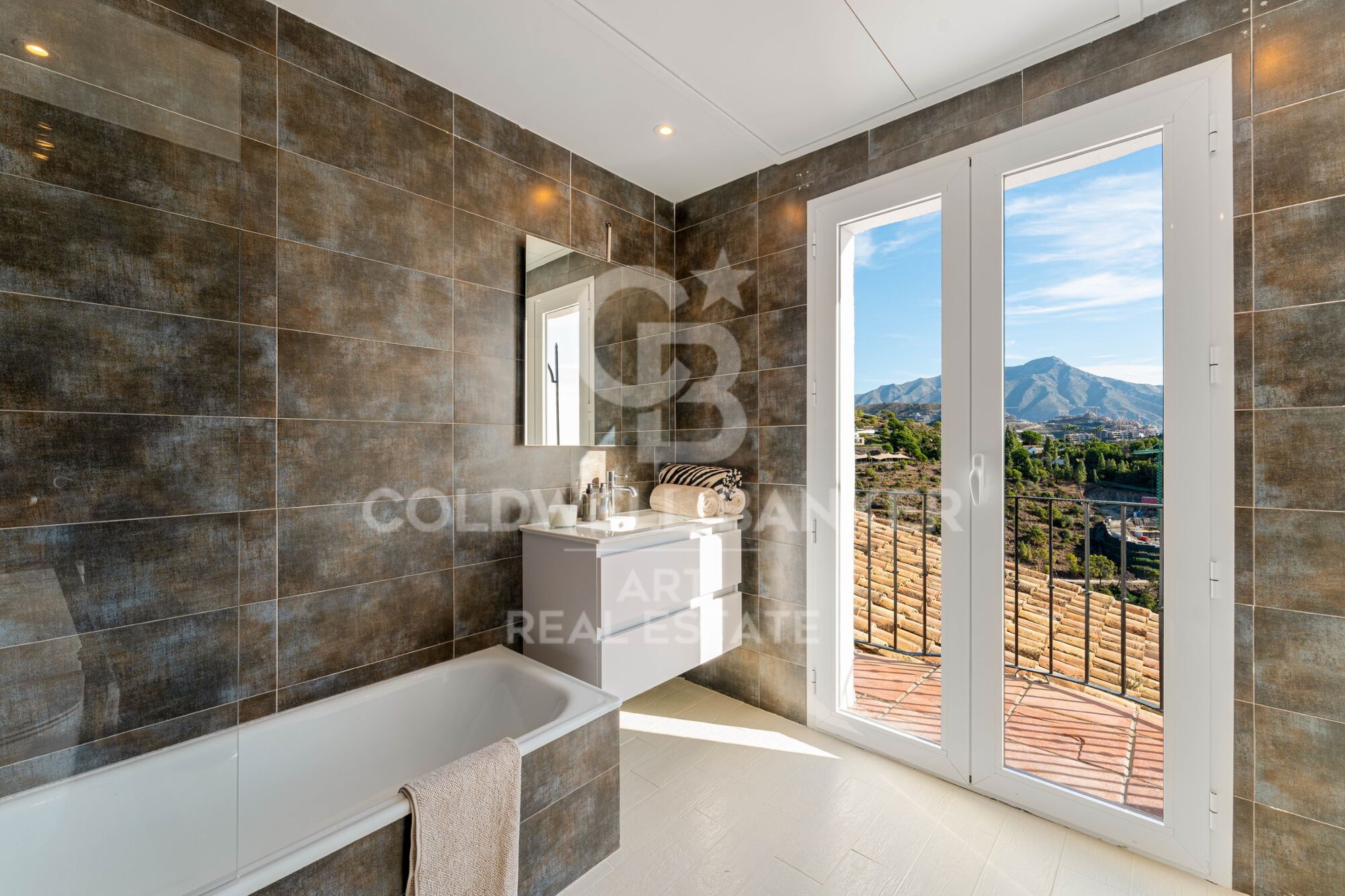 Exclusive property with exceptional potential in El Madroñal, Benahavís