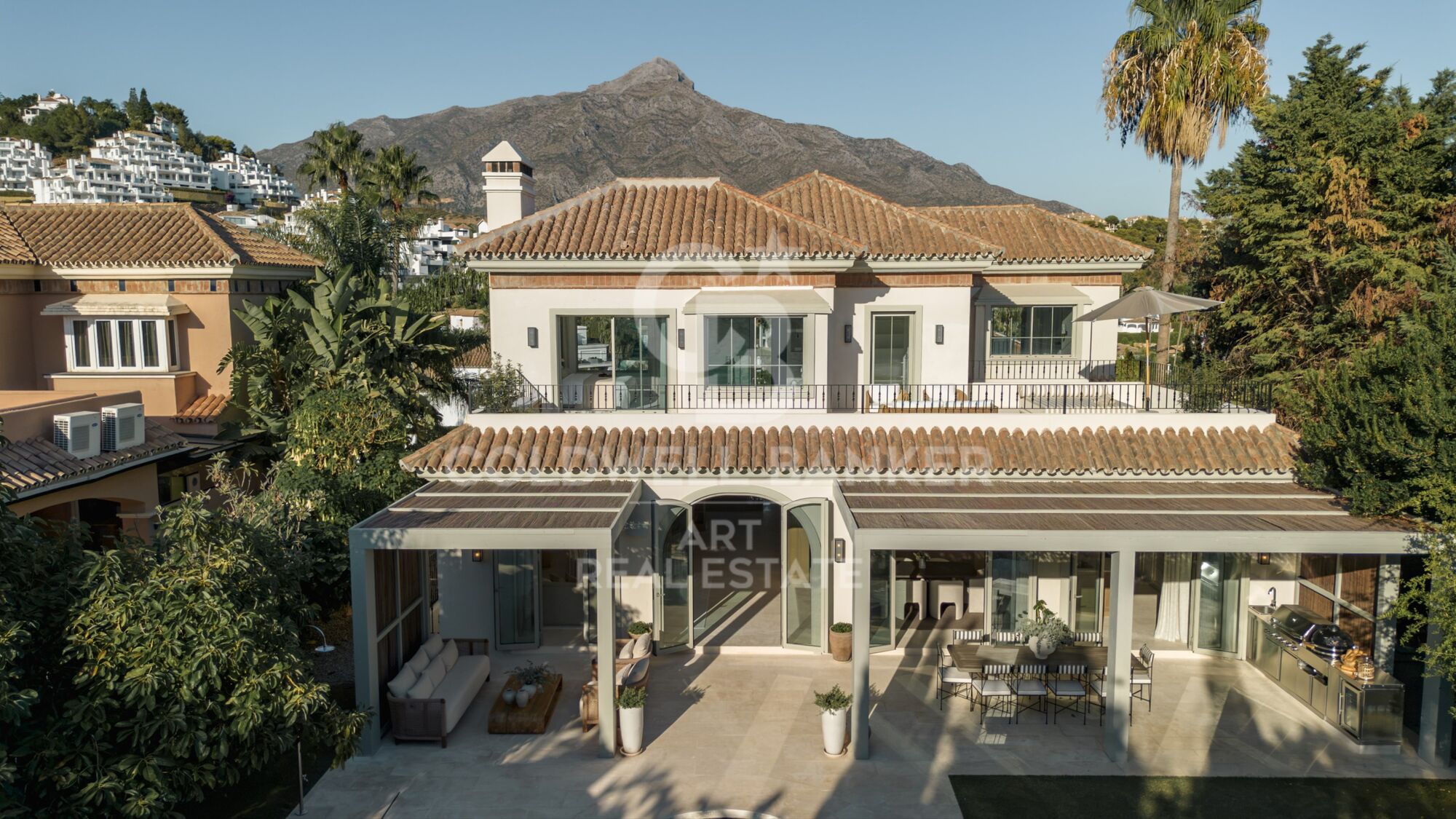 Élégante villa familiale dans la Vallée du Golf de Nueva Andalucía