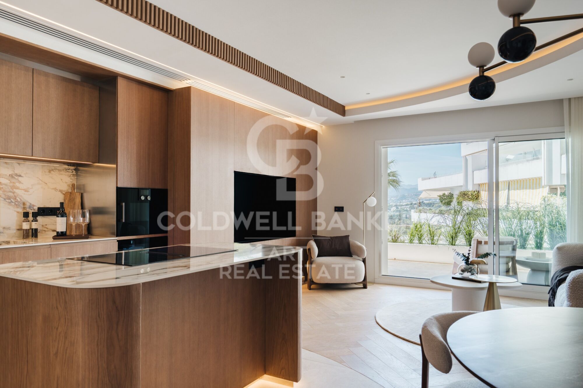 Renovated Apartment with Sea Views on Marbella's Golden Mile