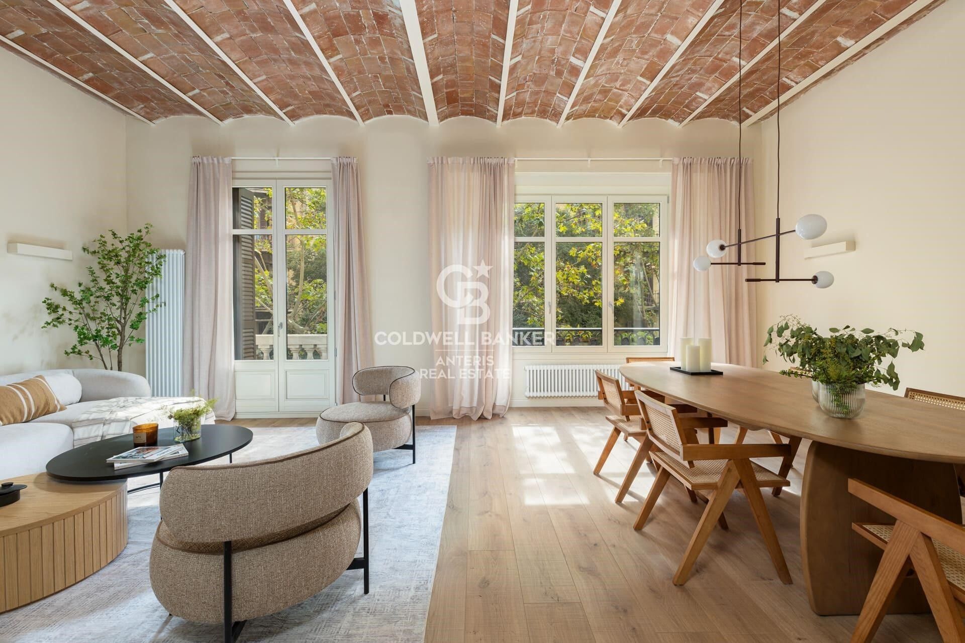 Amplitud, confort y elegancia en pleno Eixample barcelonés