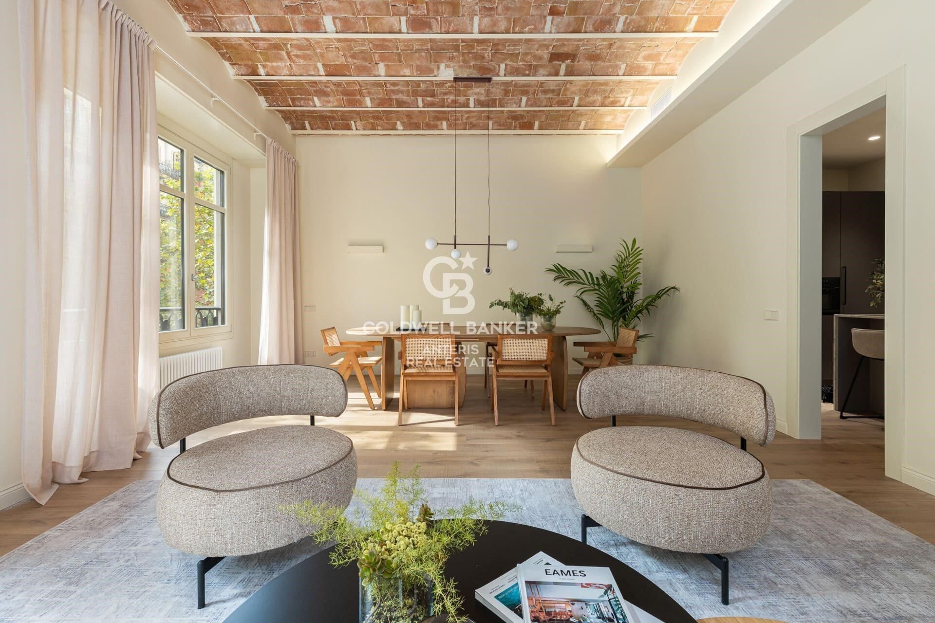 Amplitud, confort y elegancia en pleno Eixample barcelonés