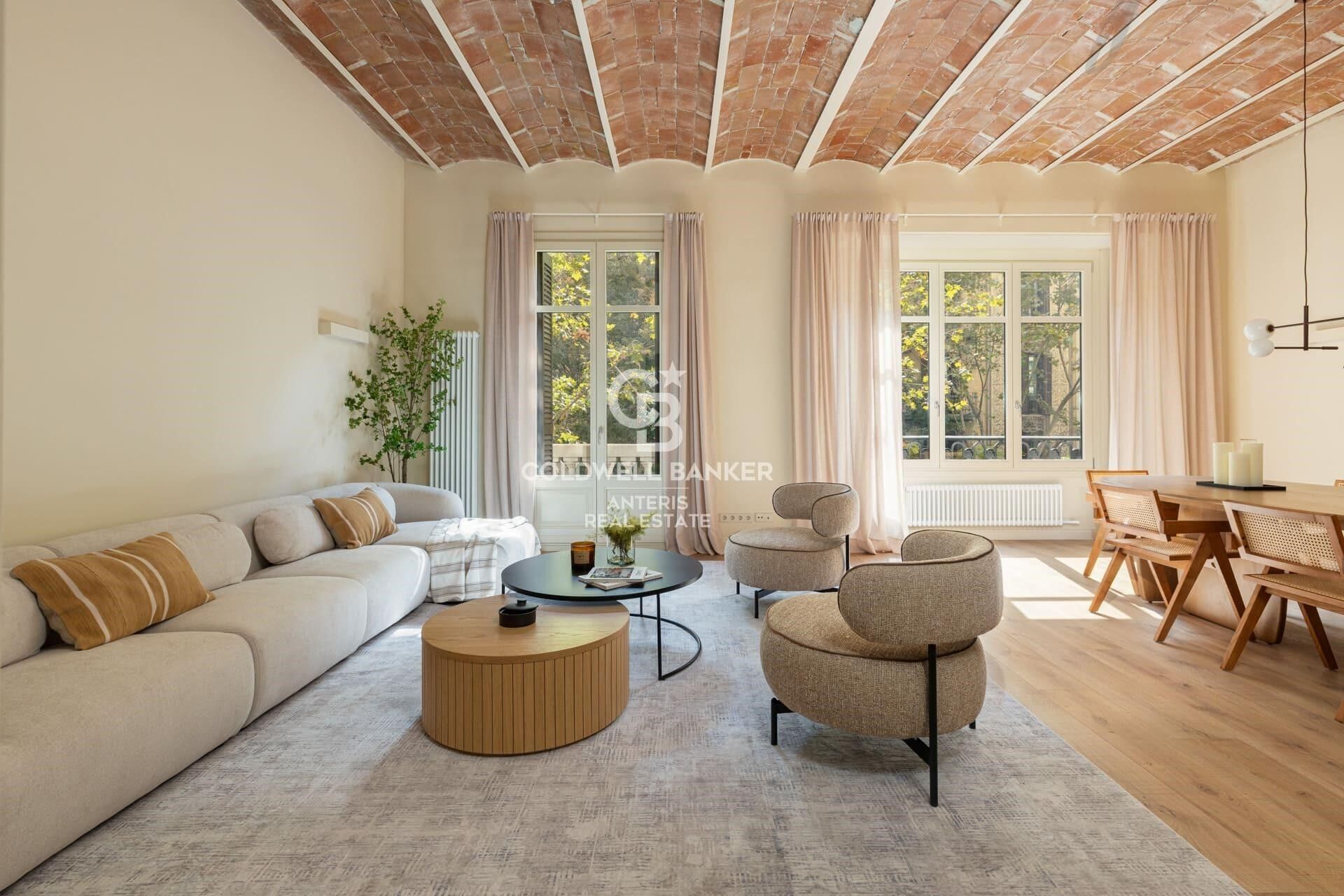 Amplitud, confort y elegancia en pleno Eixample barcelonés