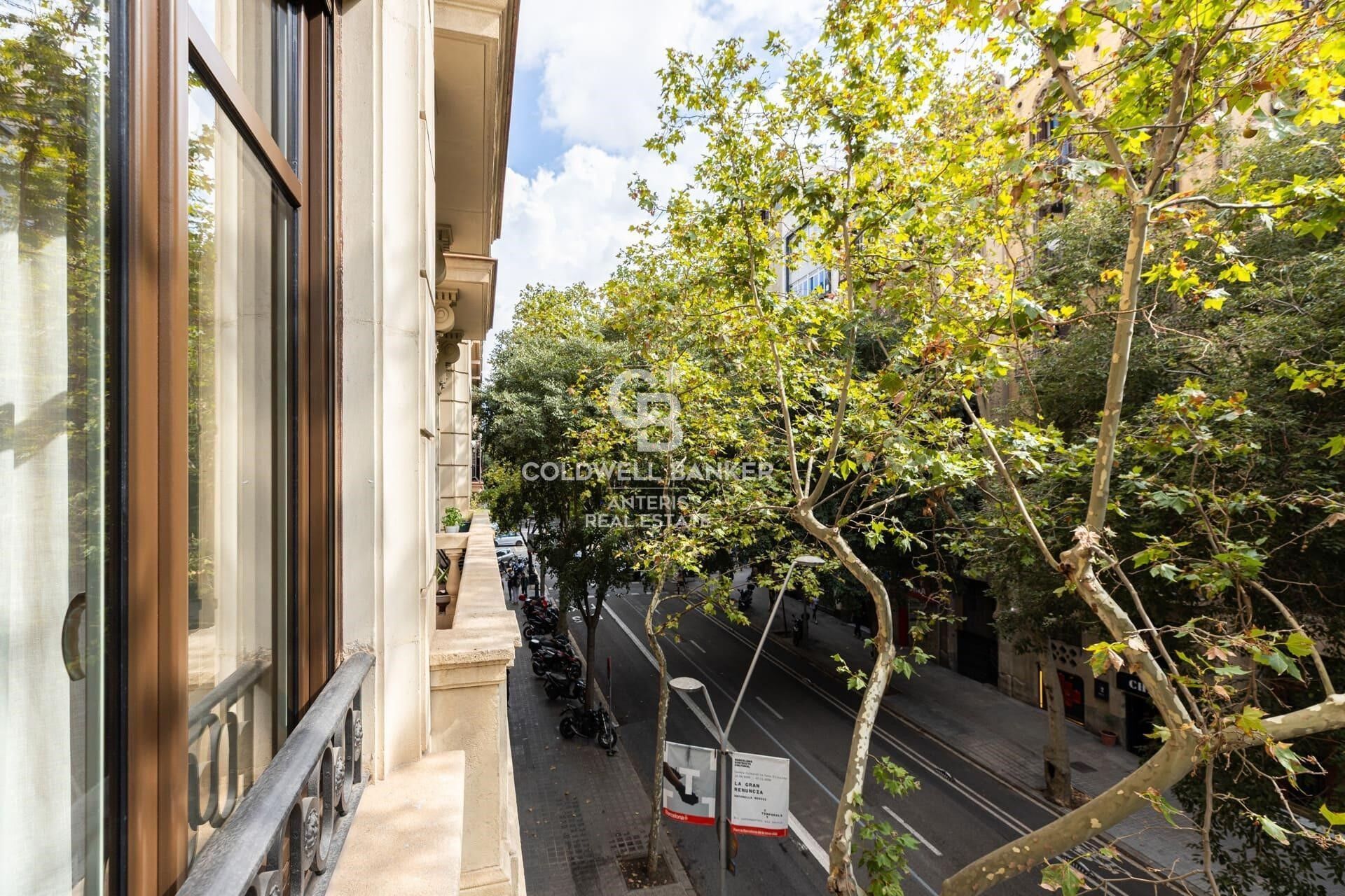Amplitud, confort y elegancia en pleno Eixample barcelonés