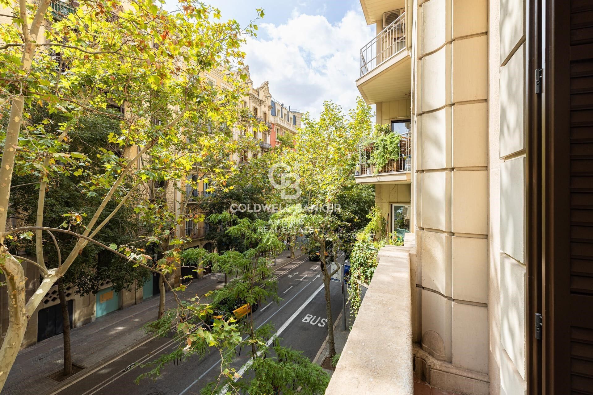 Amplitud, confort y elegancia en pleno Eixample barcelonés