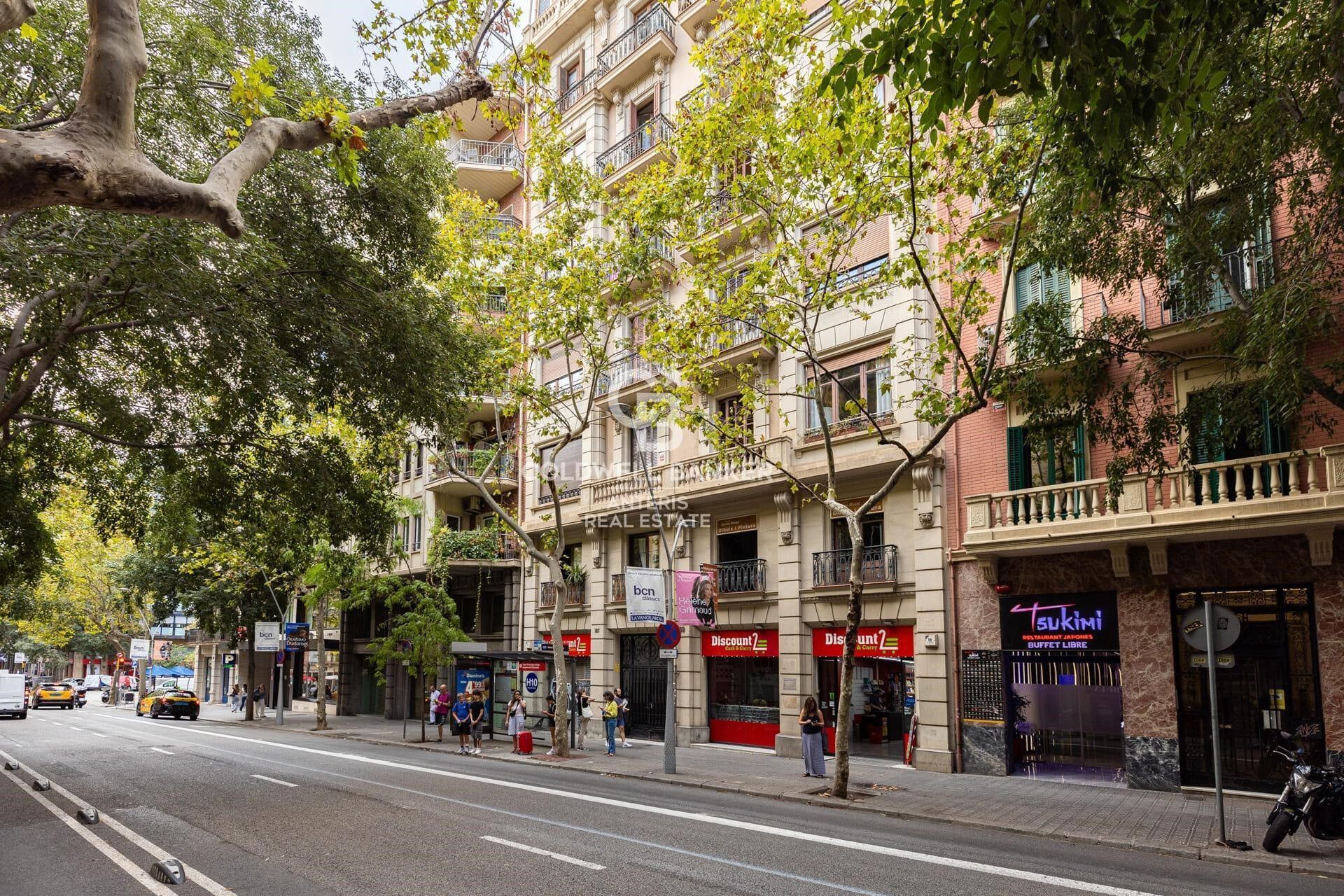 Amplitud, confort y elegancia en pleno Eixample barcelonés