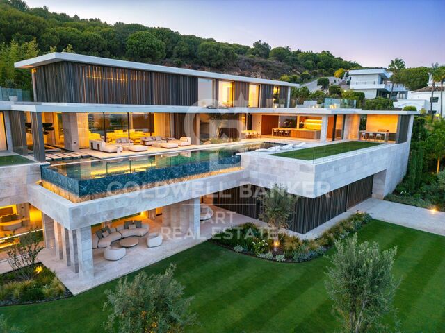 Contemporary Luxury Residence with Panoramic Views in La Reserva de Sotogrande