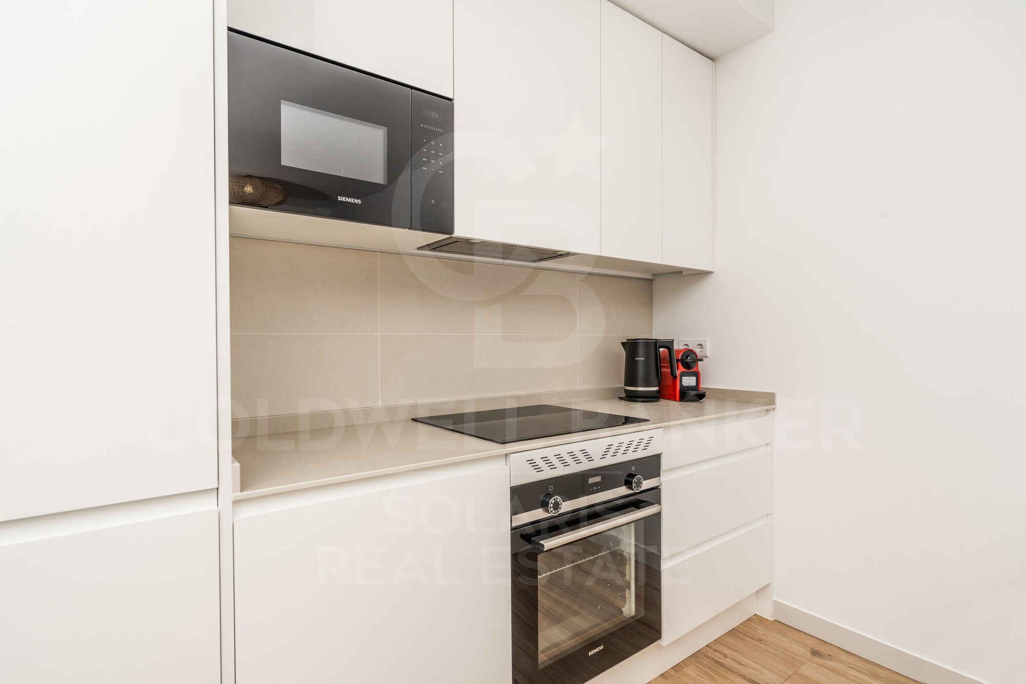 Modern 3-bedroom flat with terrace, parking and storage room for long-term rent