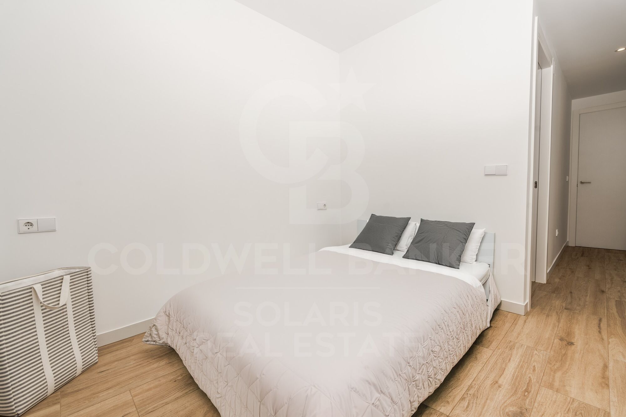 Modern 3-bedroom flat with terrace, parking and storage room for long-term rent