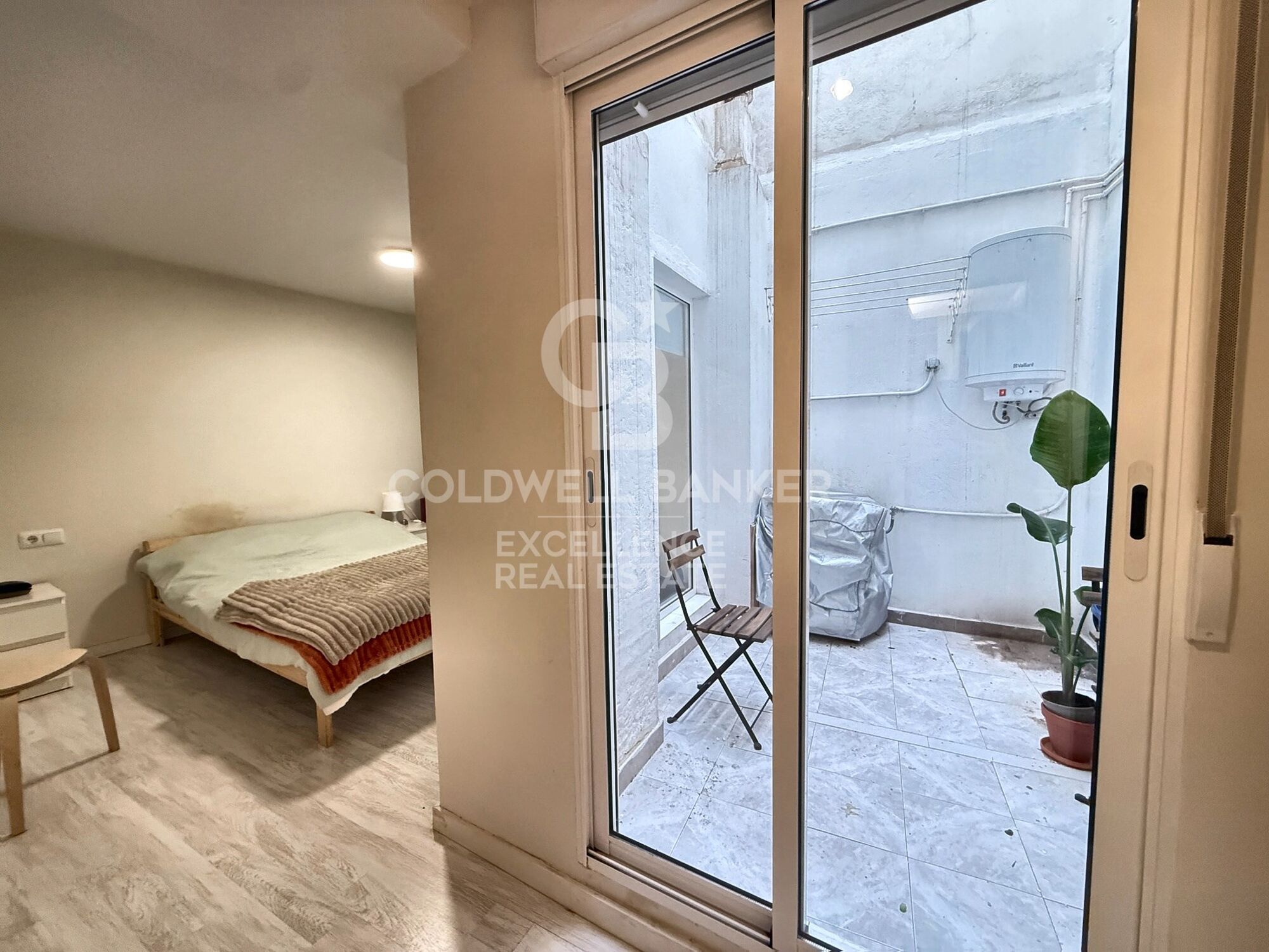 Renovated flat with charm and profitability next to the Torres de Quart