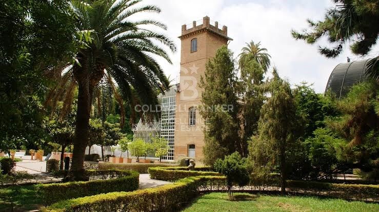 Renovated flat with charm and profitability next to the Torres de Quart