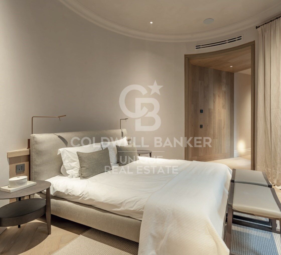 New build penthouse with five-star services in Las Cortes
