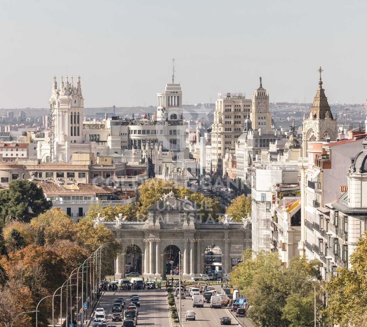 Piso de obra nueva en primera planta con 3 dormitorios en el barrio de Las Cortes