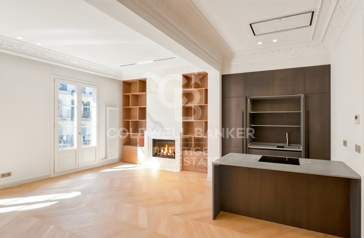 Enric Granados: Bright, Newly Renovated Apartment on a High Floor in a Beautiful Period Building