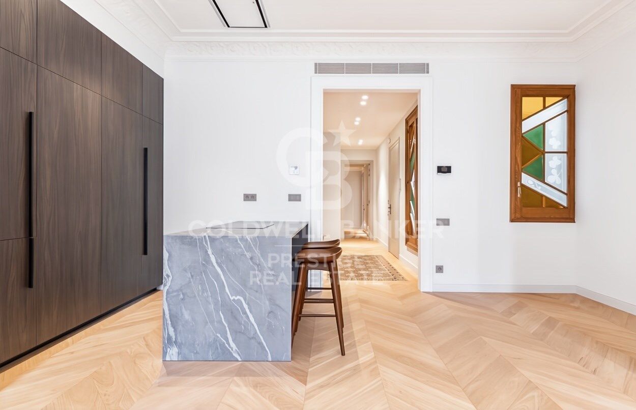 Enric Granados: Bright, Newly Renovated Apartment on a High Floor in a Beautiful Period Building