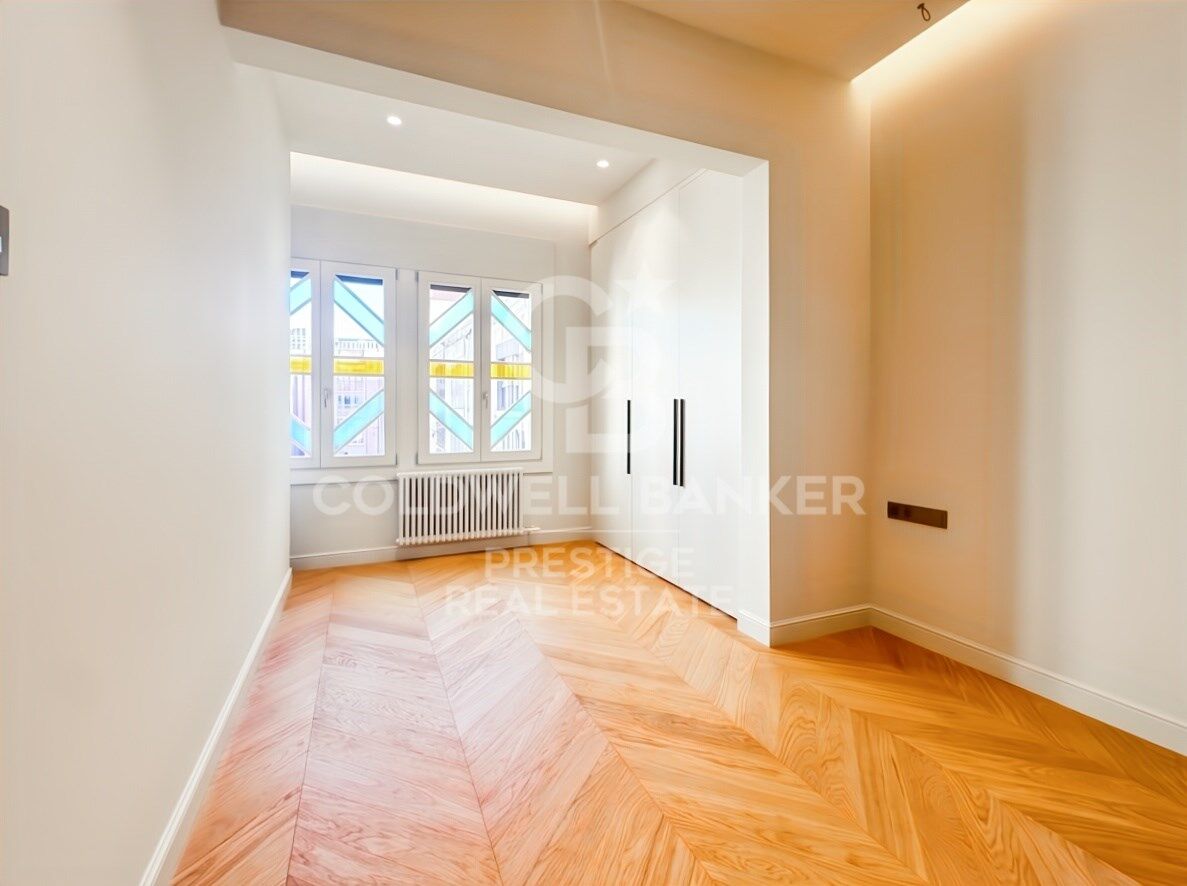 Enric Granados: Bright, Newly Renovated Apartment on a High Floor in a Beautiful Period Building