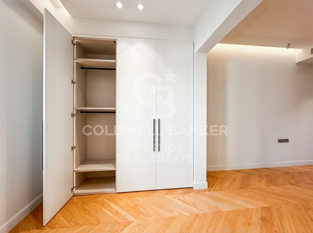 Enric Granados: Bright, Newly Renovated Apartment on a High Floor in a Beautiful Period Building