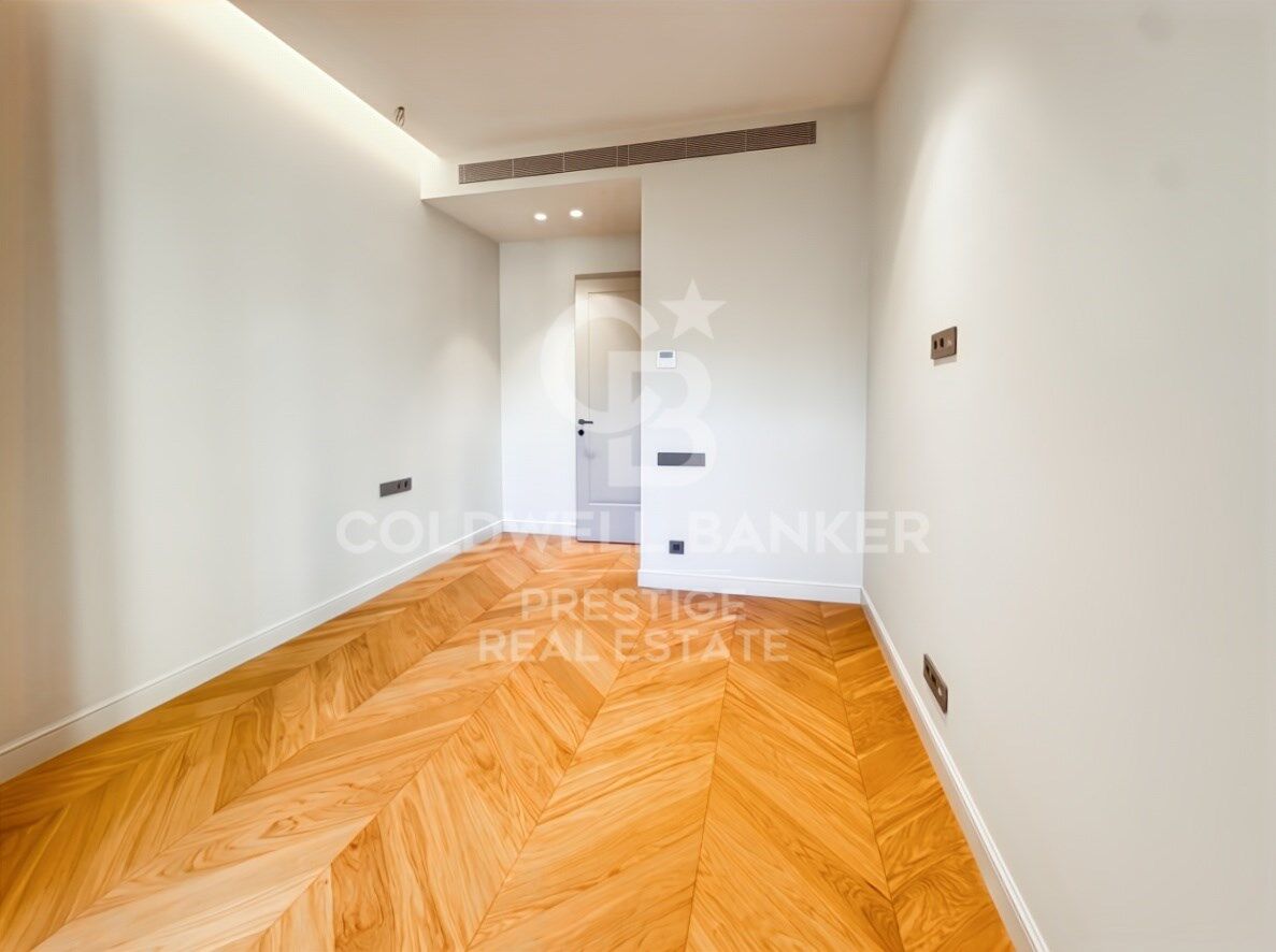 Enric Granados: Bright, Newly Renovated Apartment on a High Floor in a Beautiful Period Building