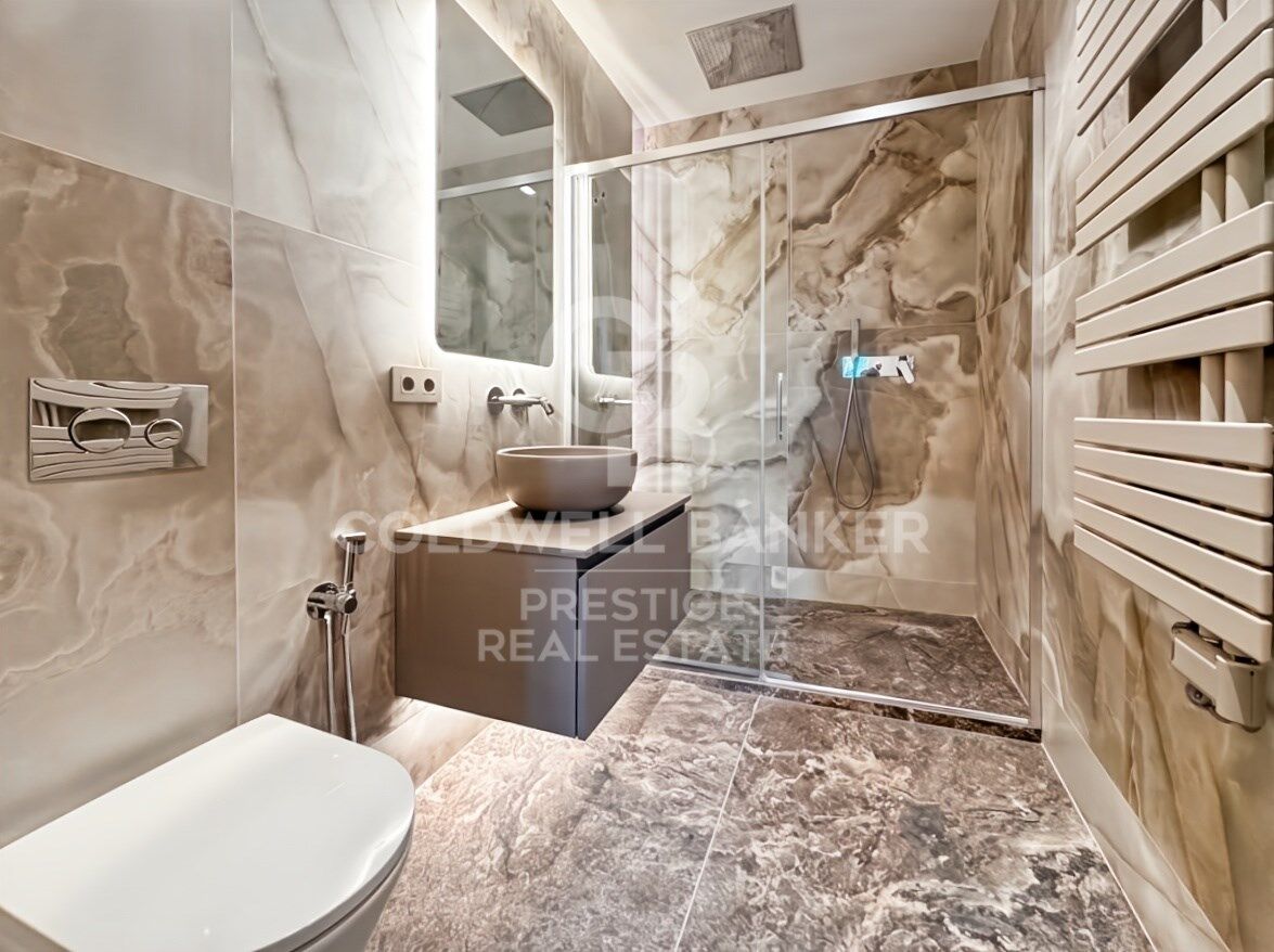 Enric Granados: Bright, Newly Renovated Apartment on a High Floor in a Beautiful Period Building