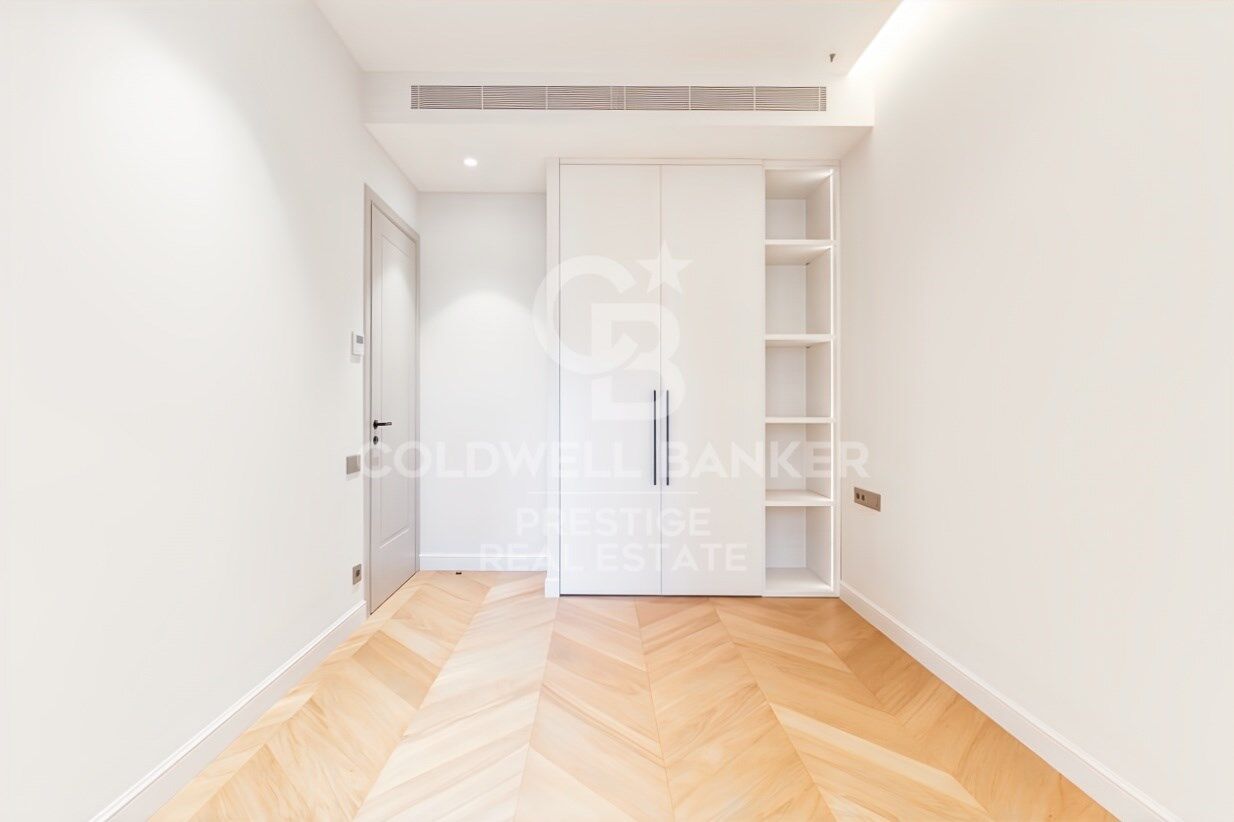Enric Granados: Bright, Newly Renovated Apartment on a High Floor in a Beautiful Period Building