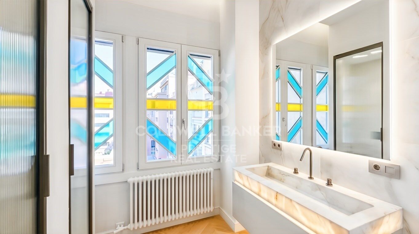 Enric Granados: Bright, Newly Renovated Apartment on a High Floor in a Beautiful Period Building