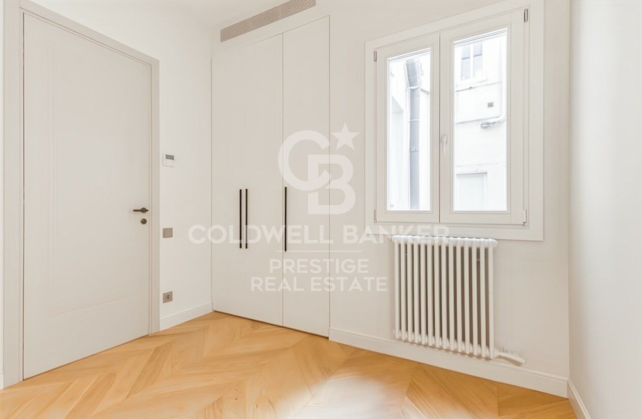 Enric Granados: Bright, Newly Renovated Apartment on a High Floor in a Beautiful Period Building