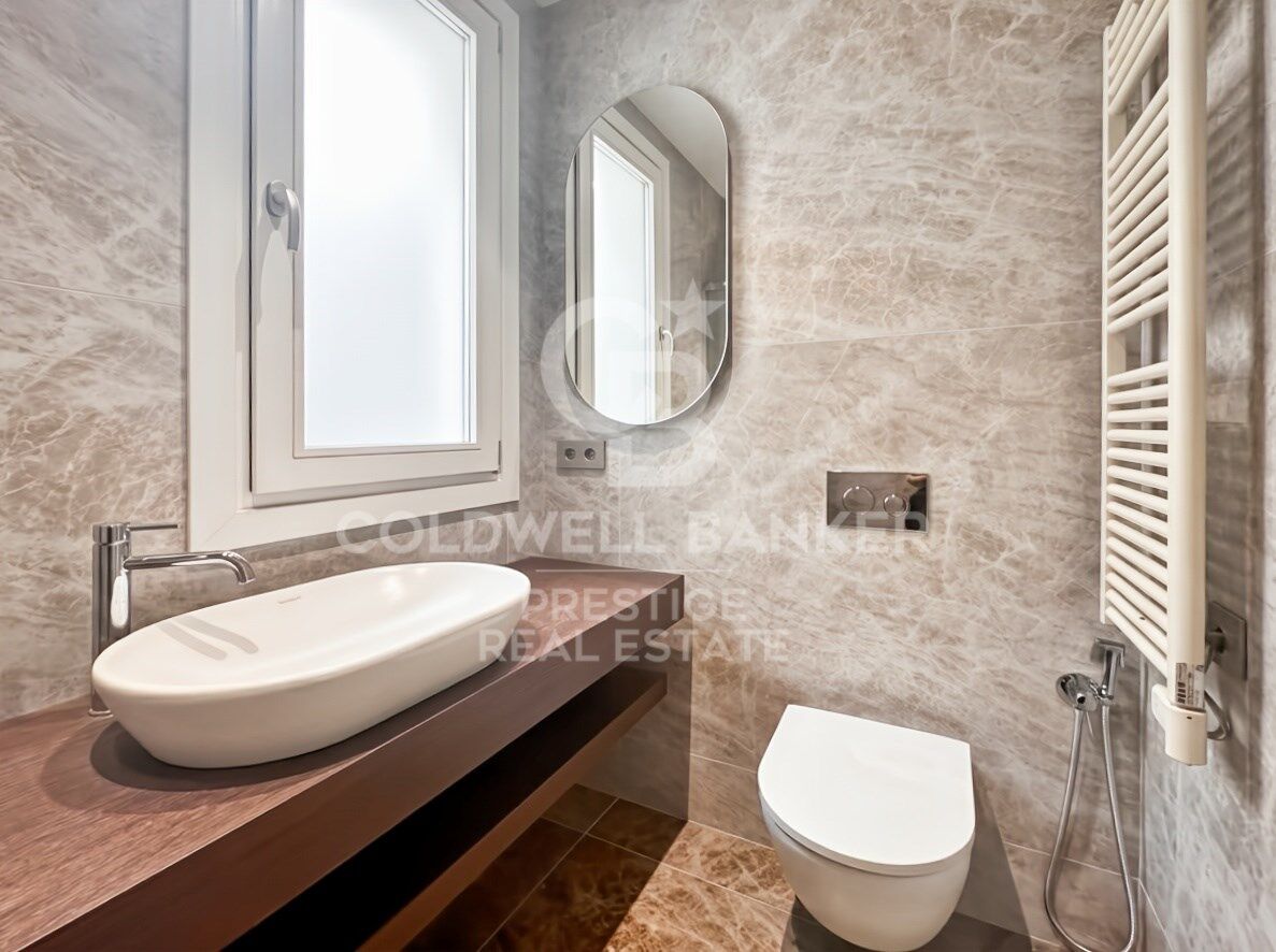 Enric Granados: Bright, Newly Renovated Apartment on a High Floor in a Beautiful Period Building