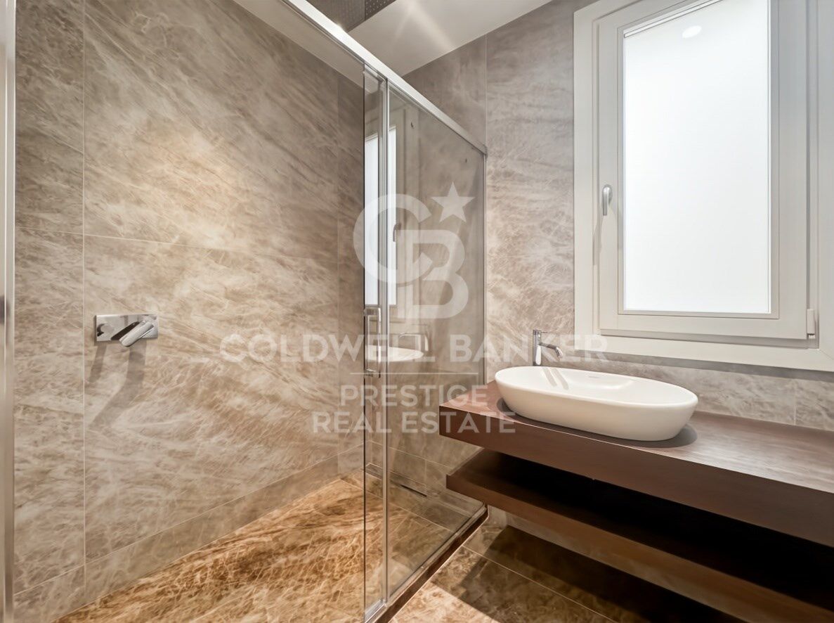Enric Granados: Bright, Newly Renovated Apartment on a High Floor in a Beautiful Period Building