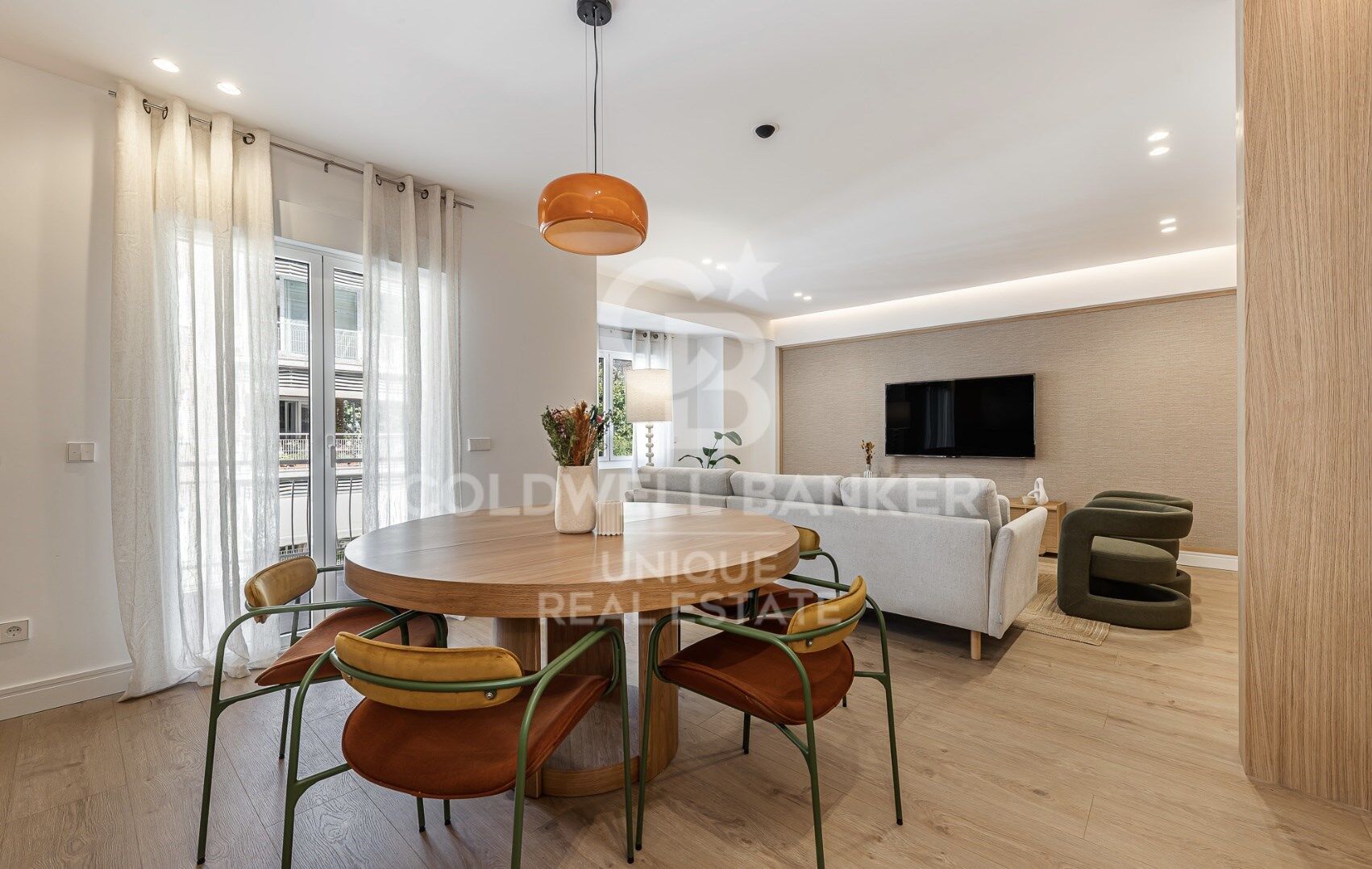 Photo of Bright 4-bed apartment with terrace in Arapiles, Chamberí