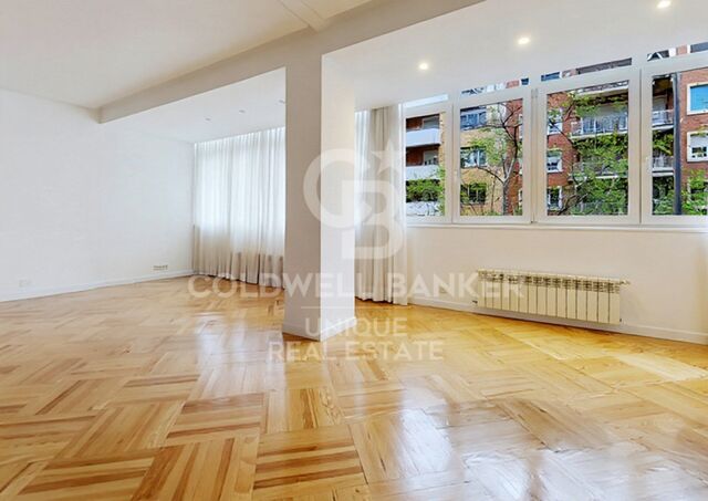 Exclusive house with garage in Chamberí