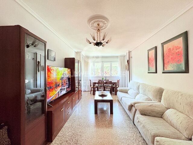 Spacious 4-bedroom flat with balcony next to the Port of Grao in Castellón