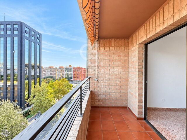 Geräumige und helle 4-Zimmer-Wohnung mit Terrasse neben dem Turia-Garten, Pla del Real