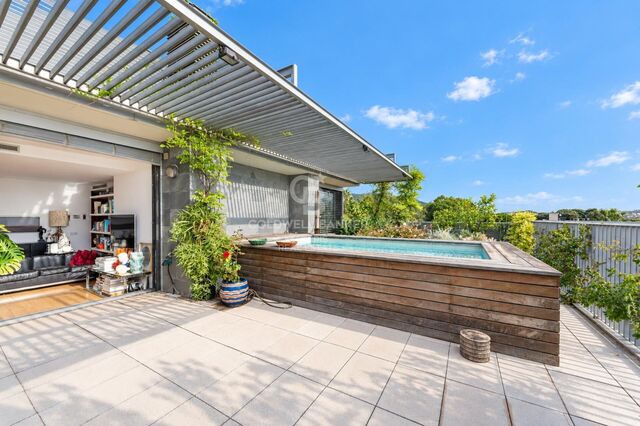 Penthouse for sale with terrace with pool and one parking space within the building.